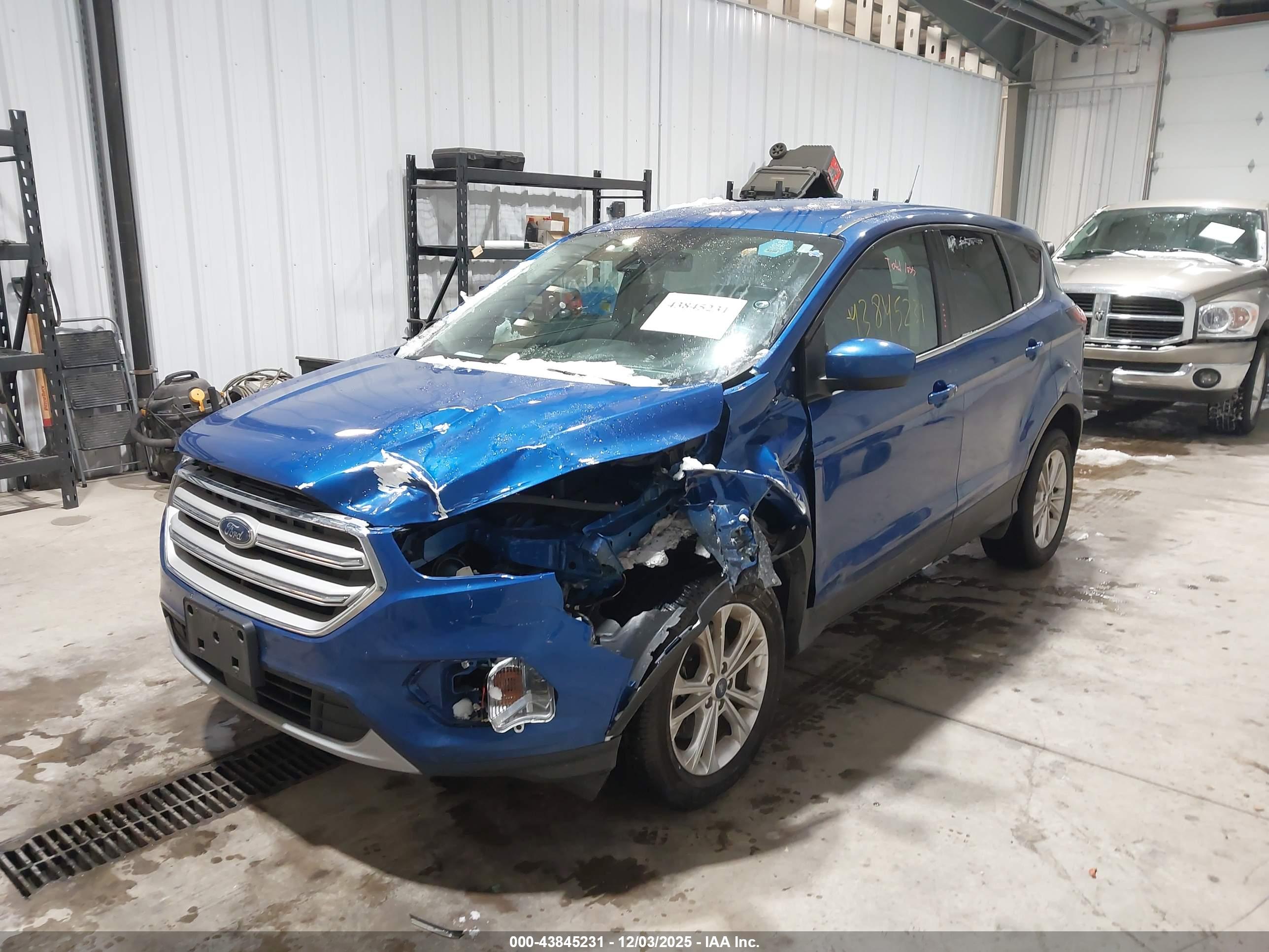 FORD ESCAPE image 2