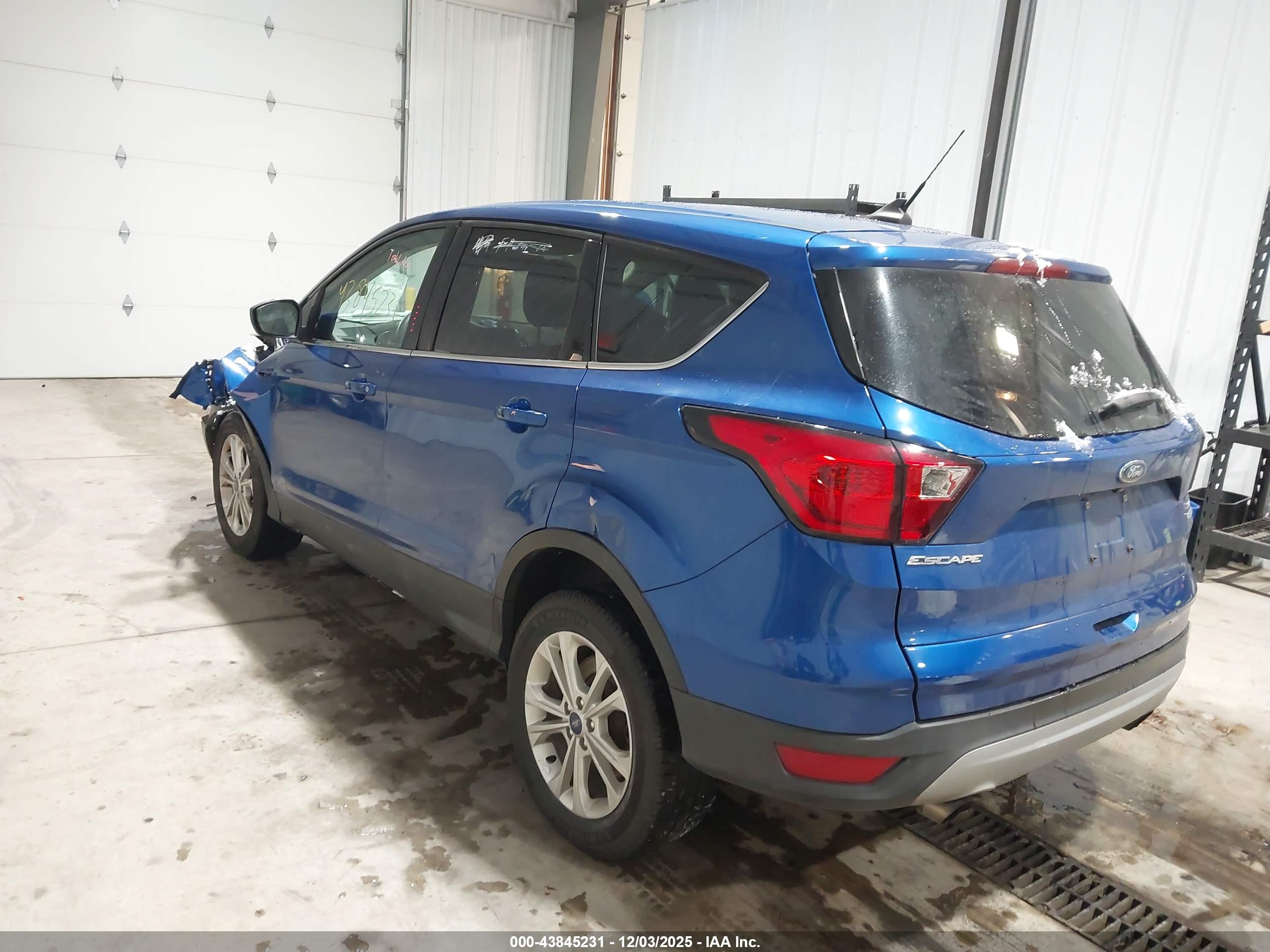FORD ESCAPE image 3