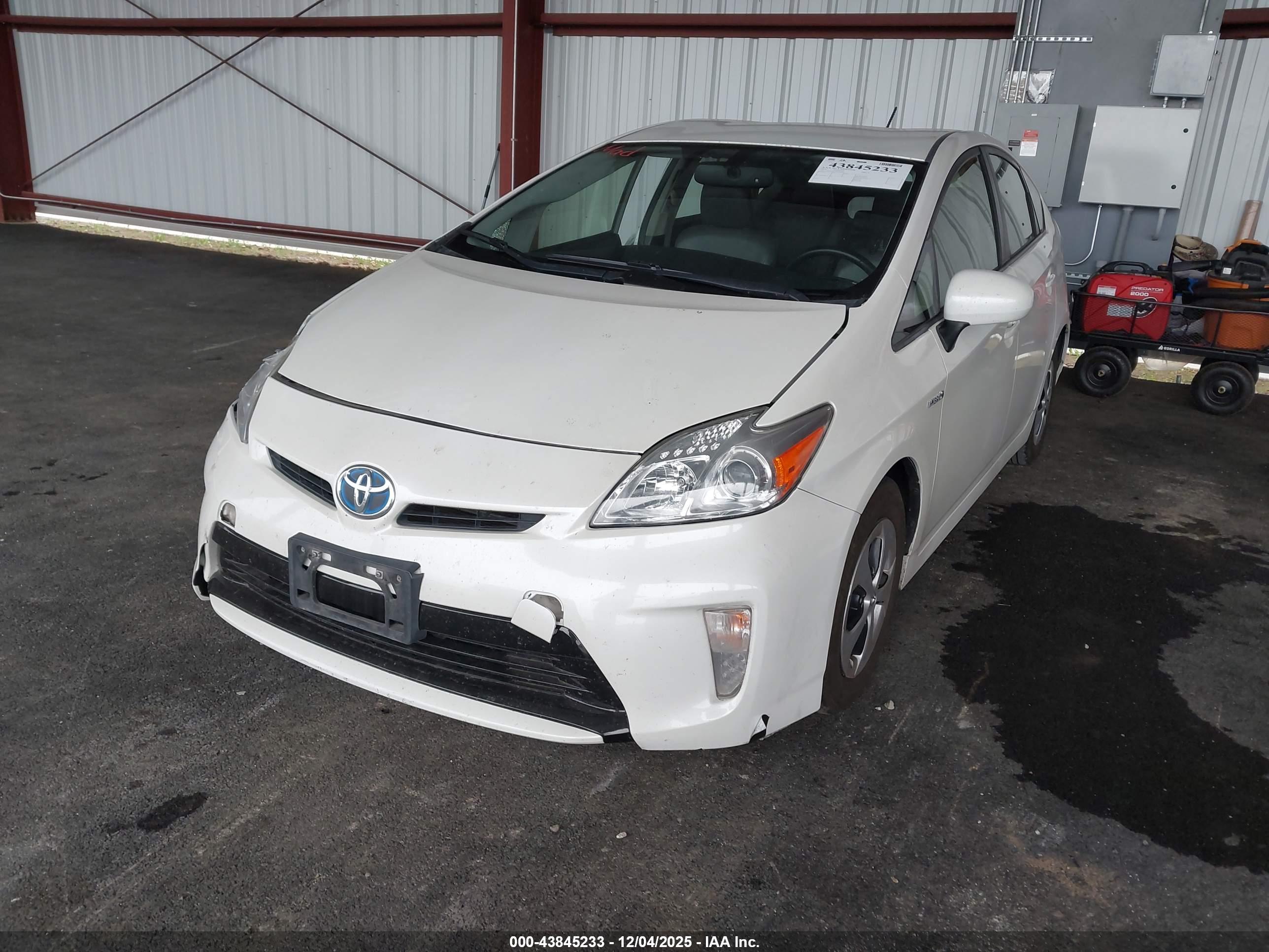 TOYOTA PRIUS image 2