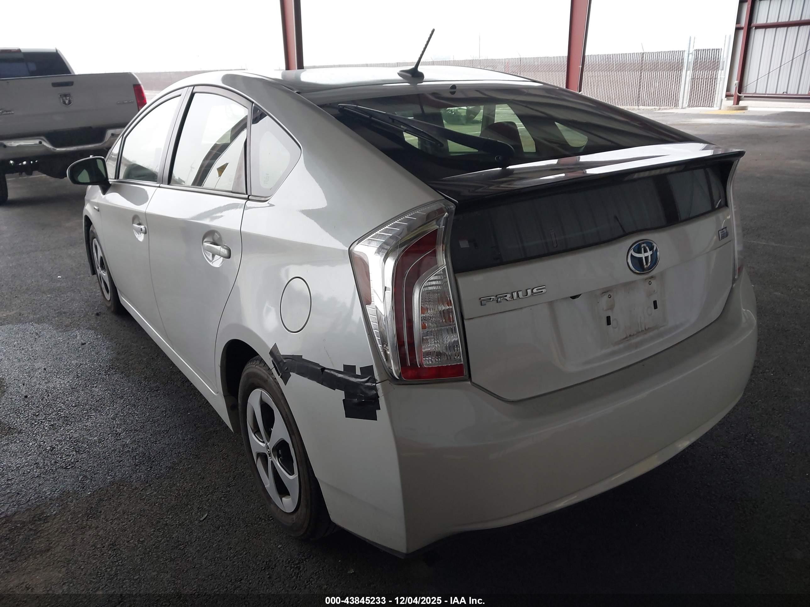 TOYOTA PRIUS image 3