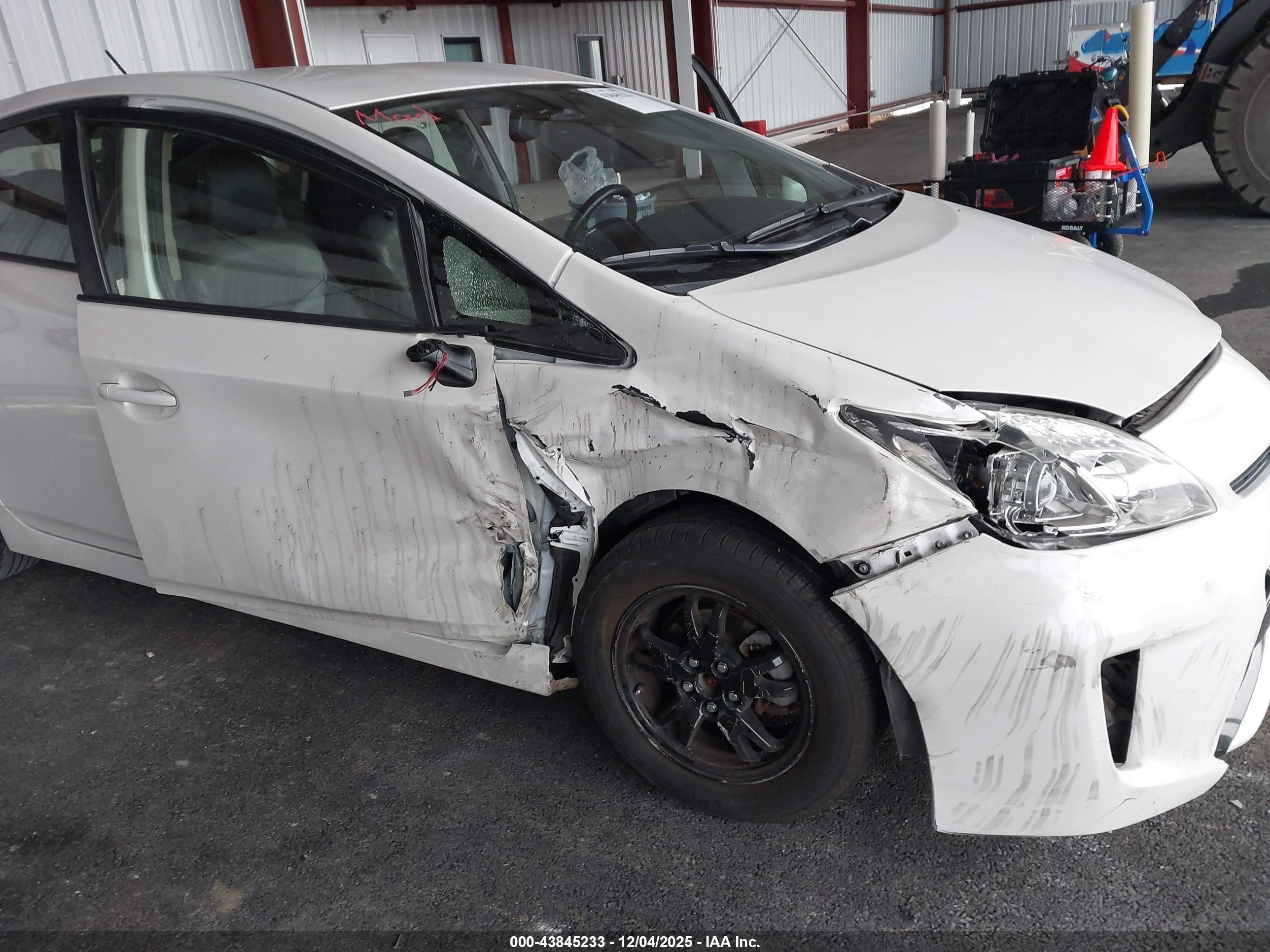 TOYOTA PRIUS image 6