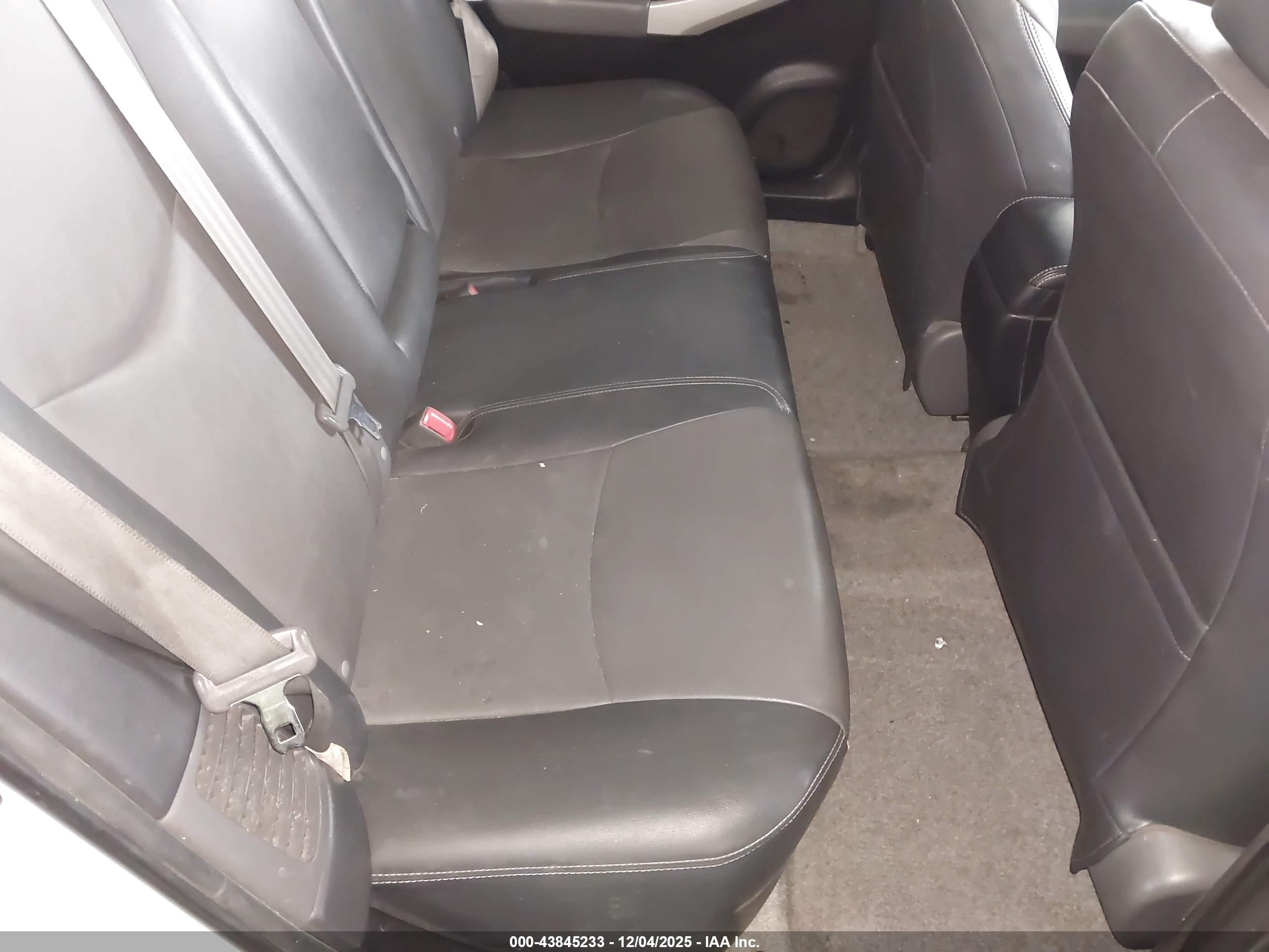 TOYOTA PRIUS image 8