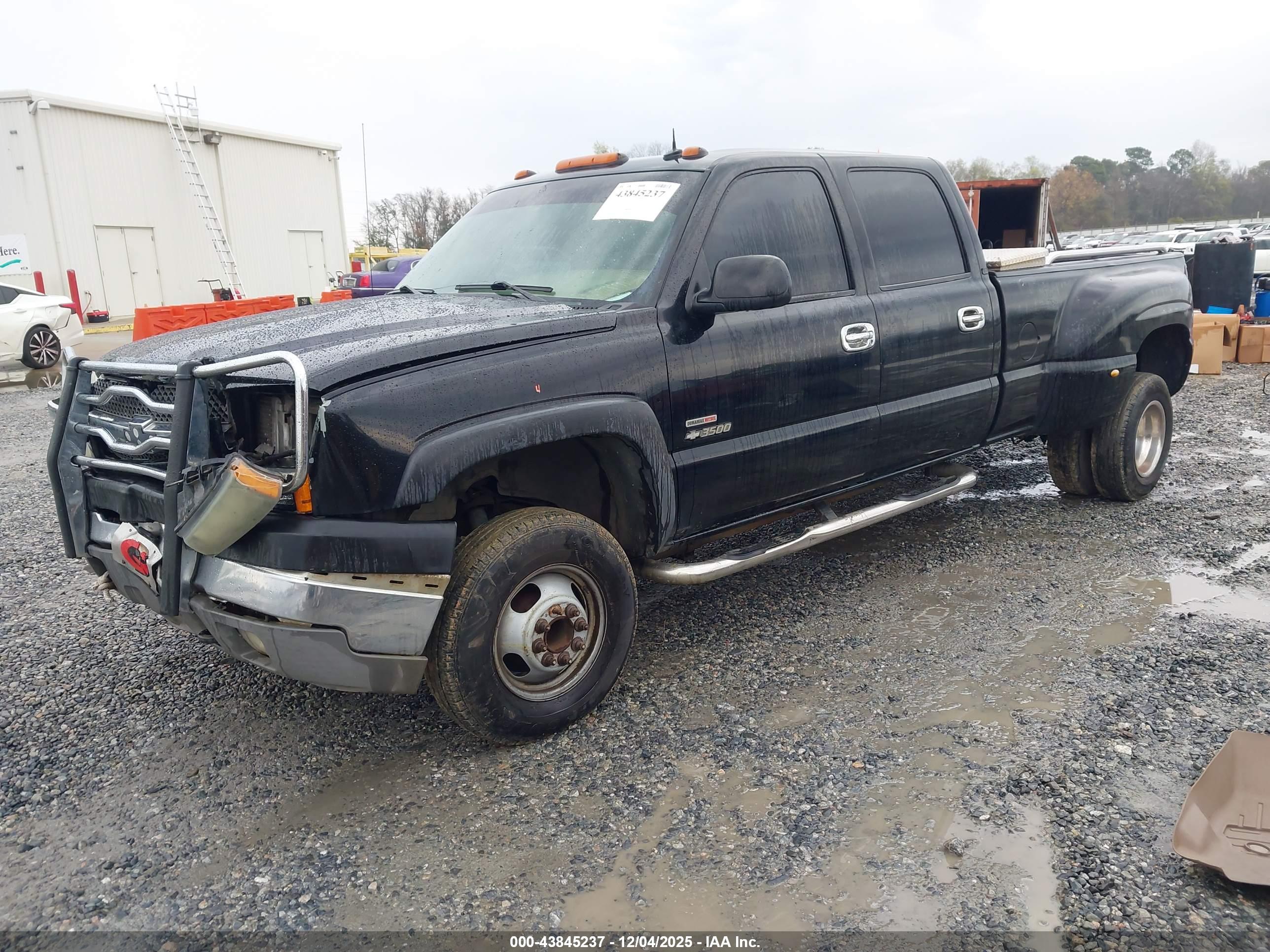 CHEVROLET SILVERADO image 2