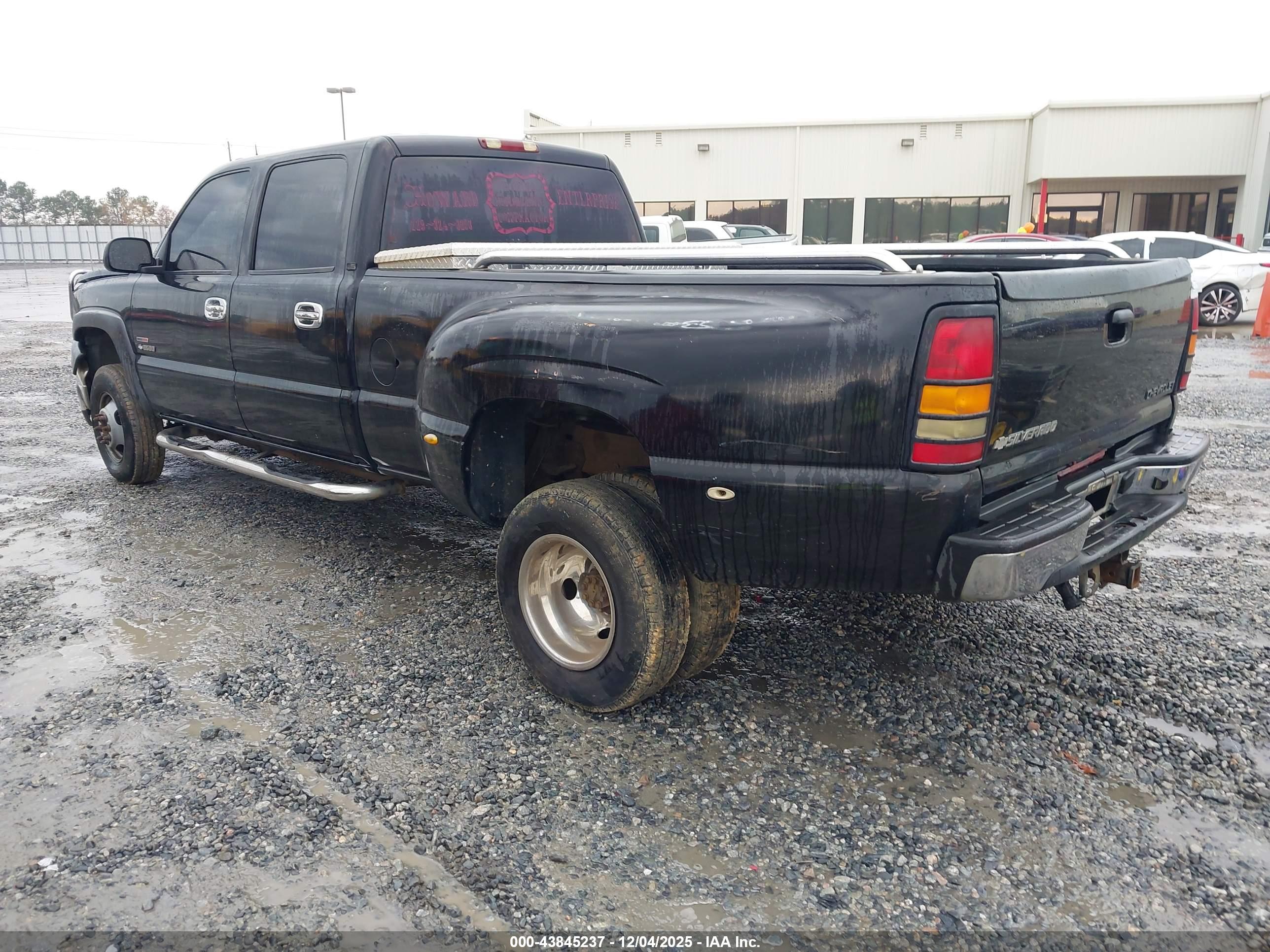 CHEVROLET SILVERADO image 3