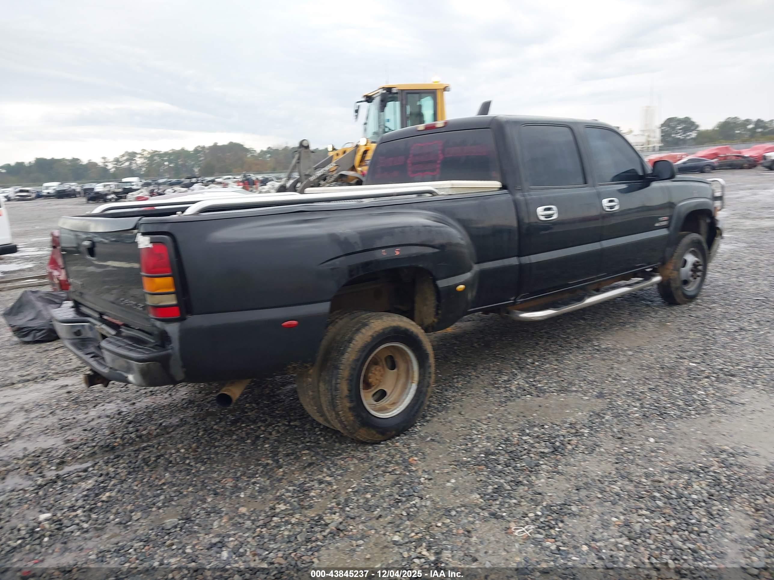CHEVROLET SILVERADO image 4