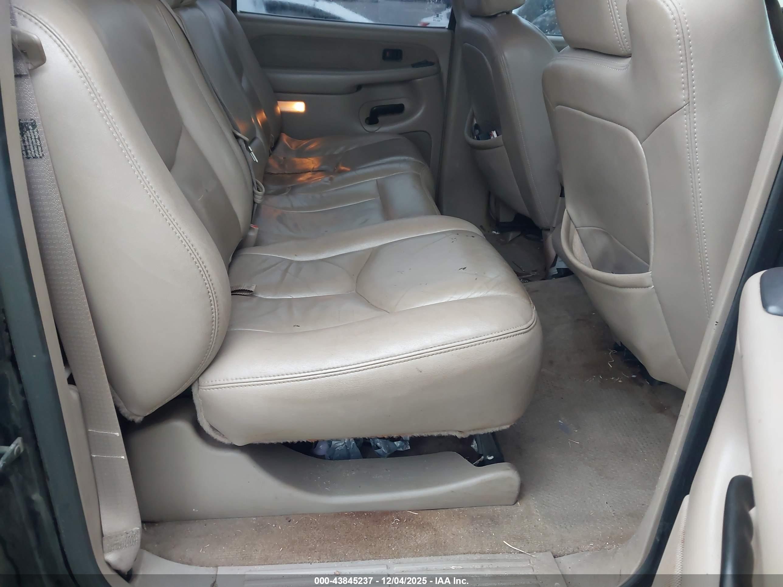 CHEVROLET SILVERADO image 8