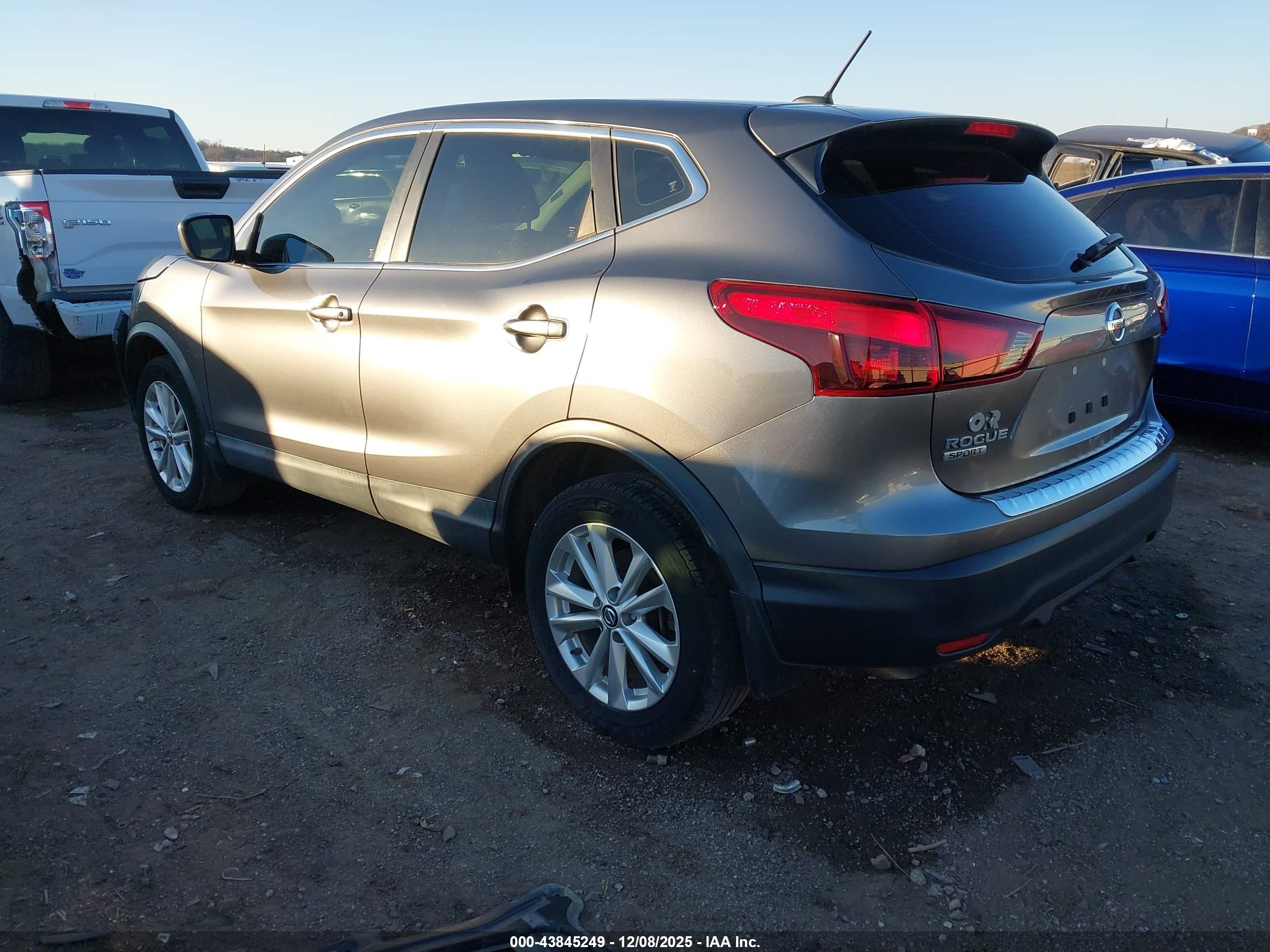 NISSAN ROGUE image 3