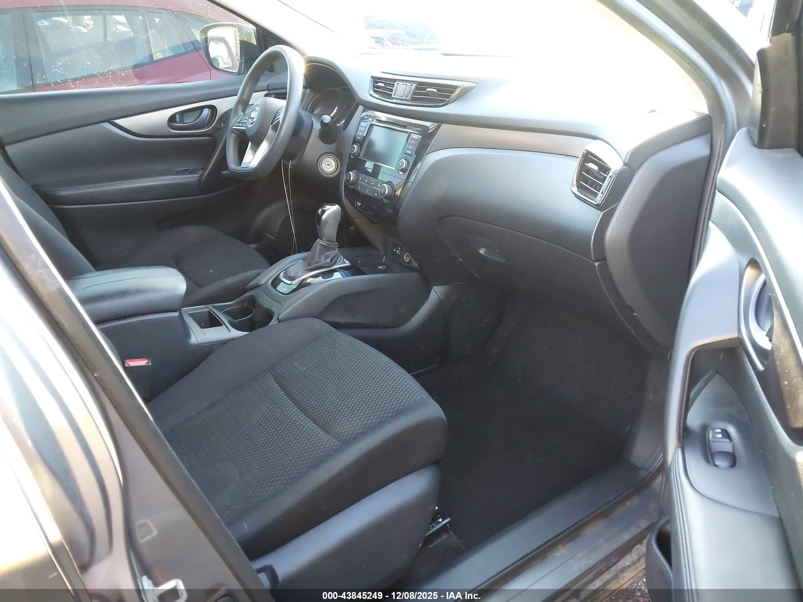NISSAN ROGUE image 5