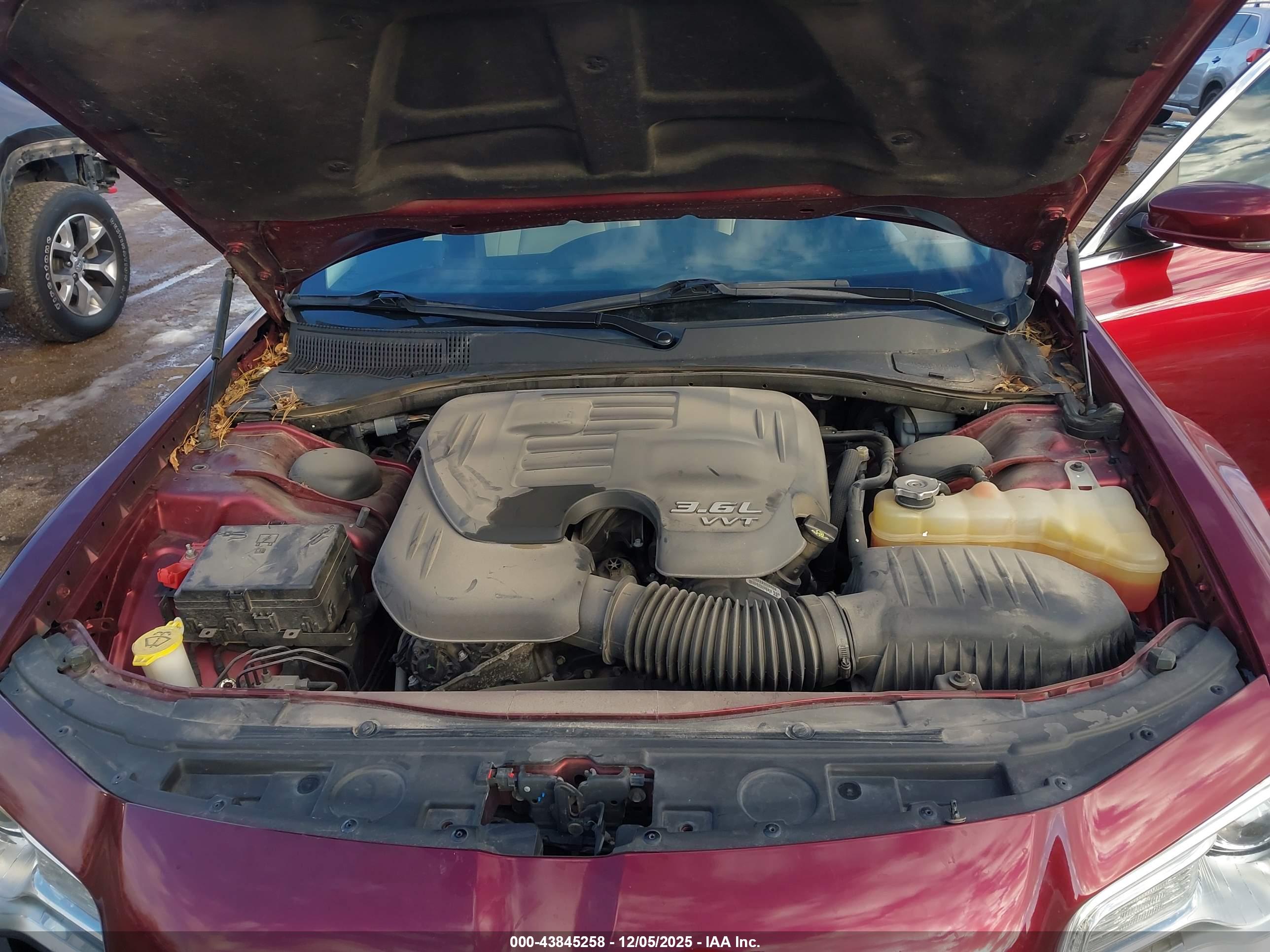 CHRYSLER 300 image 10