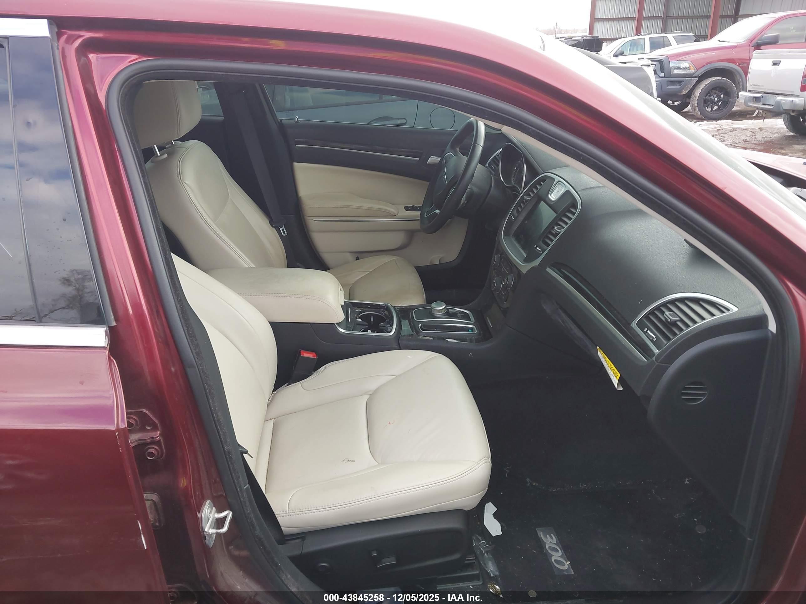 CHRYSLER 300 image 5