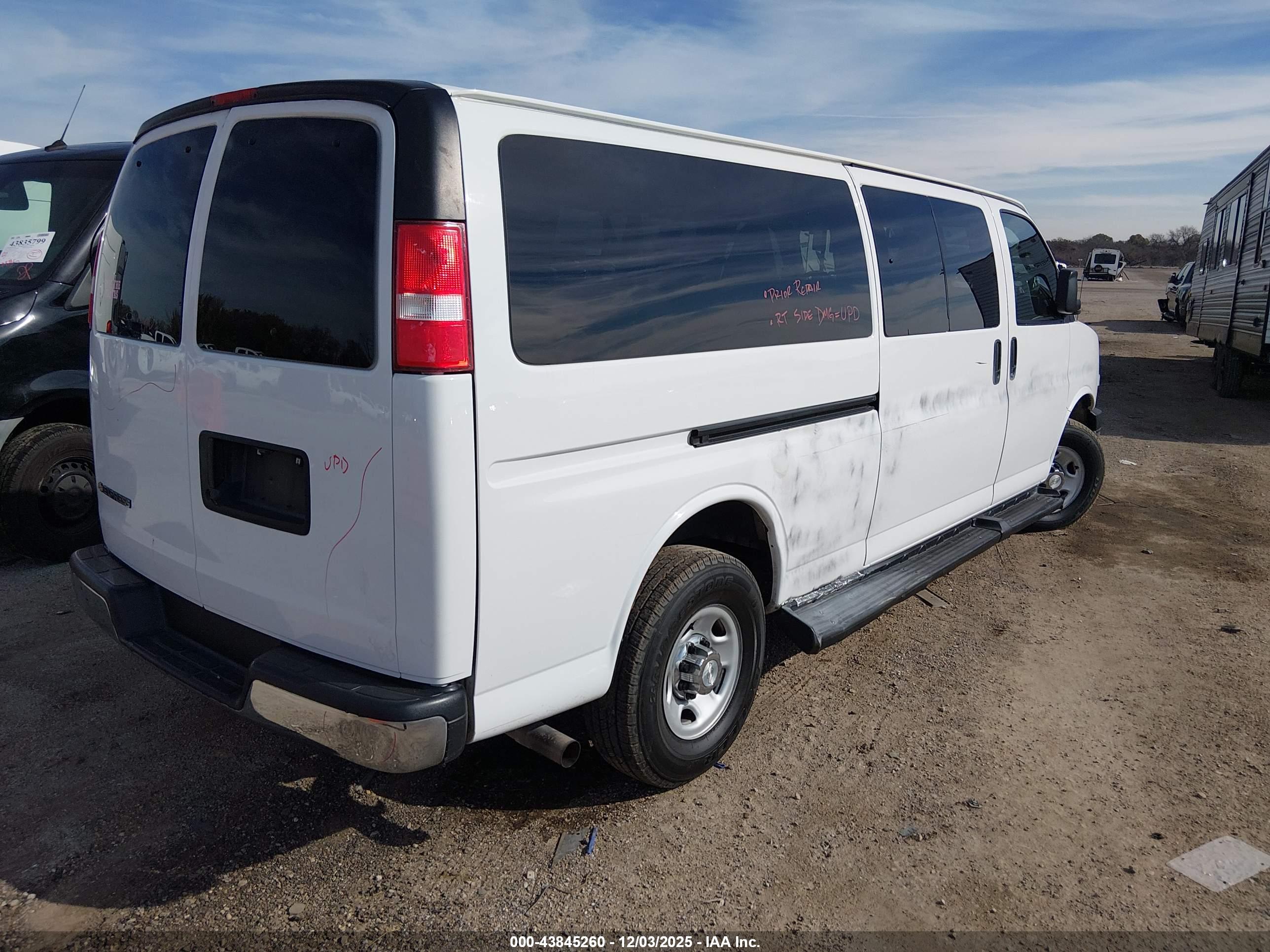 CHEVROLET EXPRESS image 4