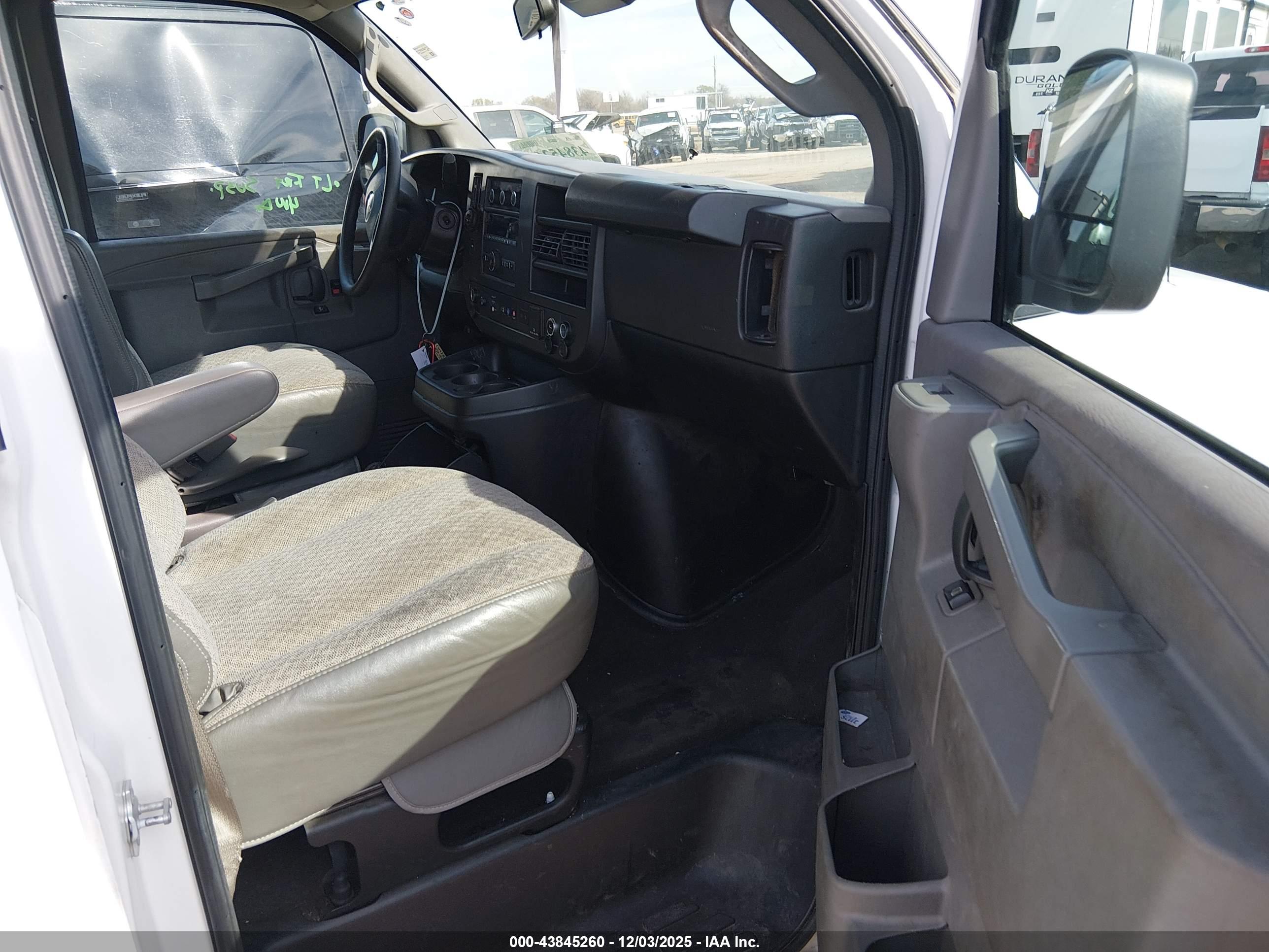 CHEVROLET EXPRESS image 5