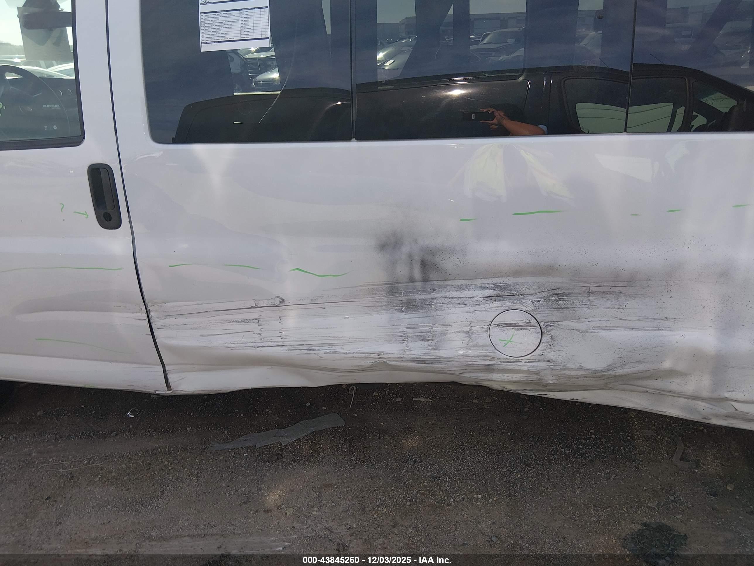 CHEVROLET EXPRESS image 6