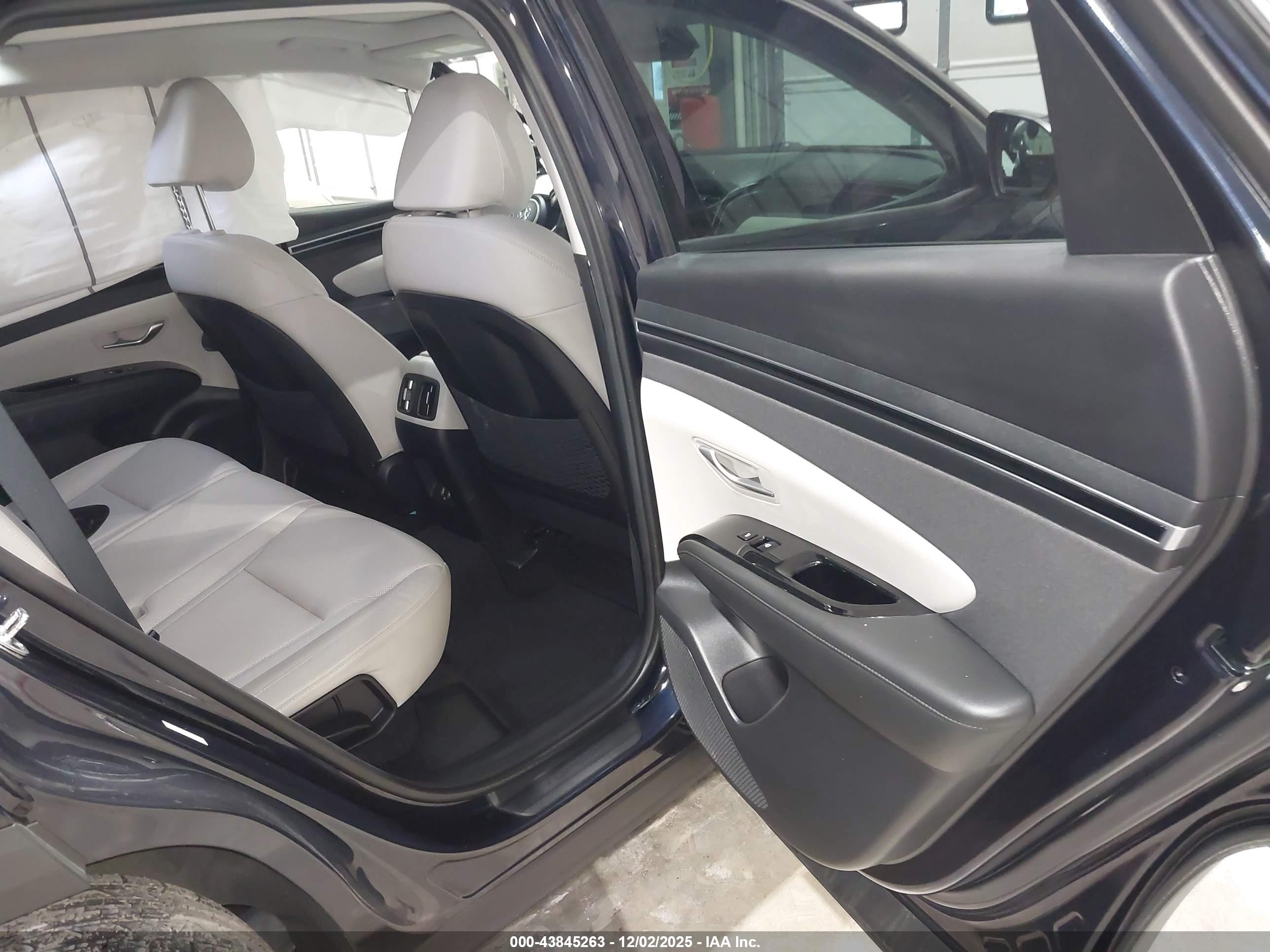 HYUNDAI TUCSON image 8