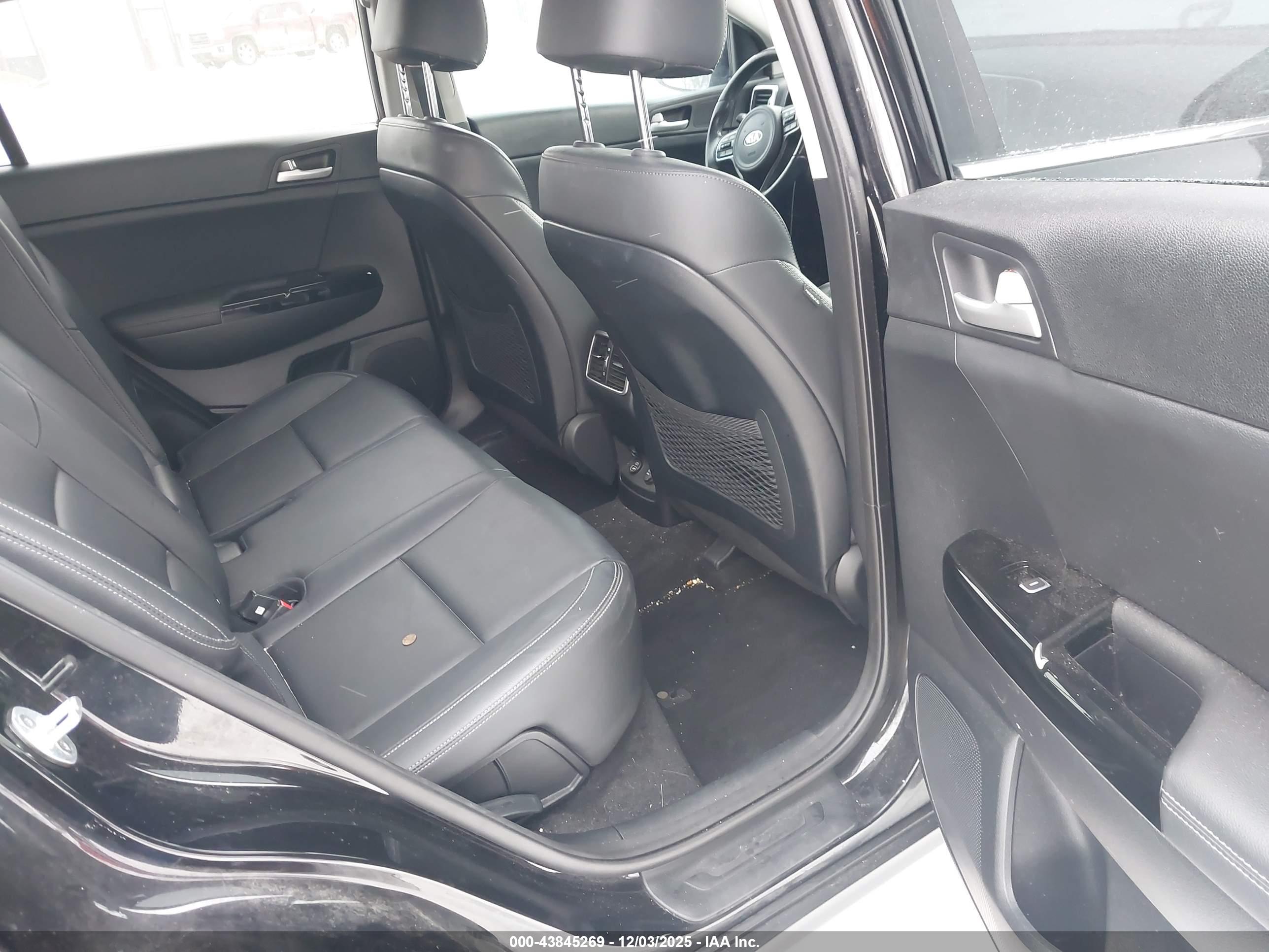 KIA SPORTAGE image 8