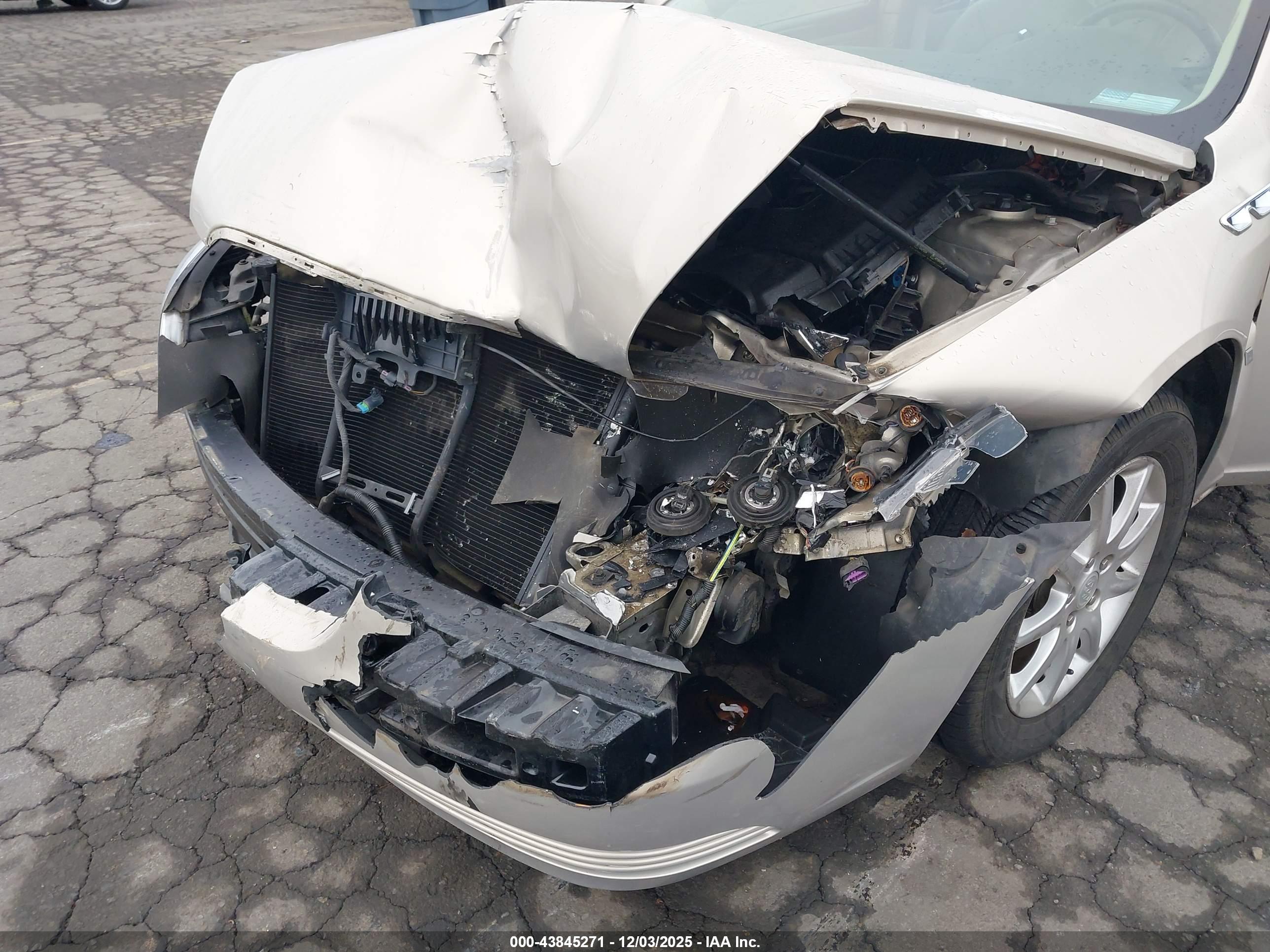 BUICK LUCERNE image 6