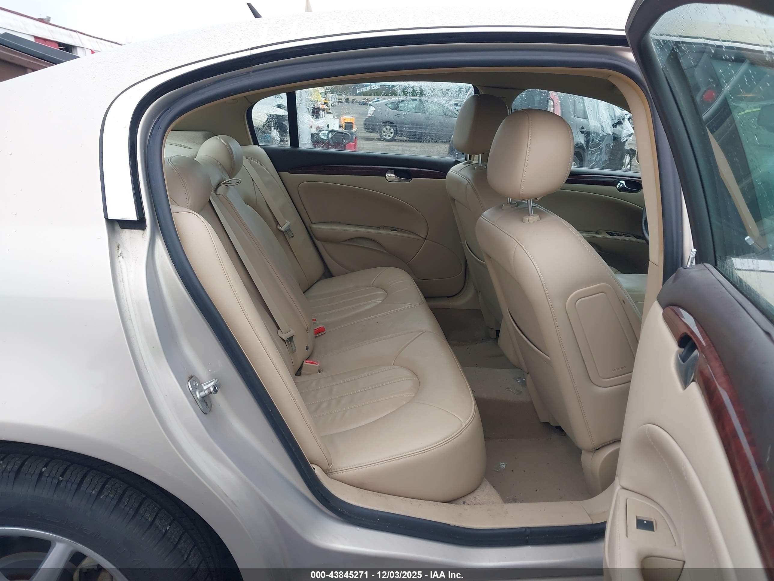 BUICK LUCERNE image 8