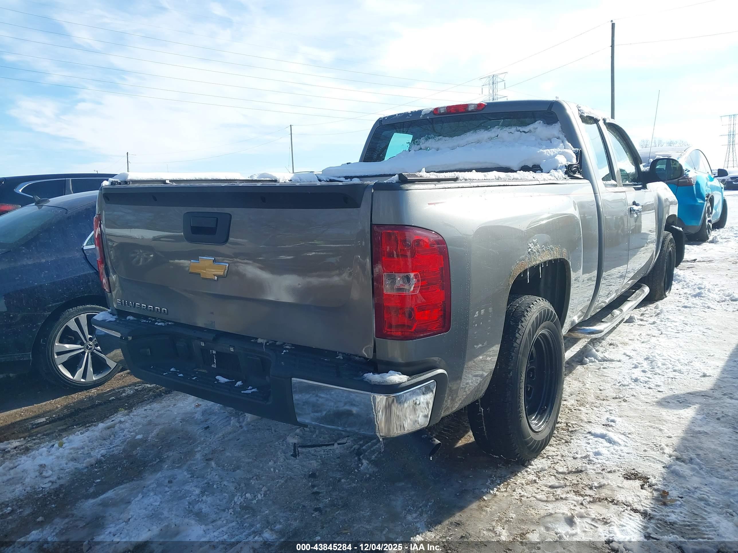CHEVROLET SILVERADO image 4