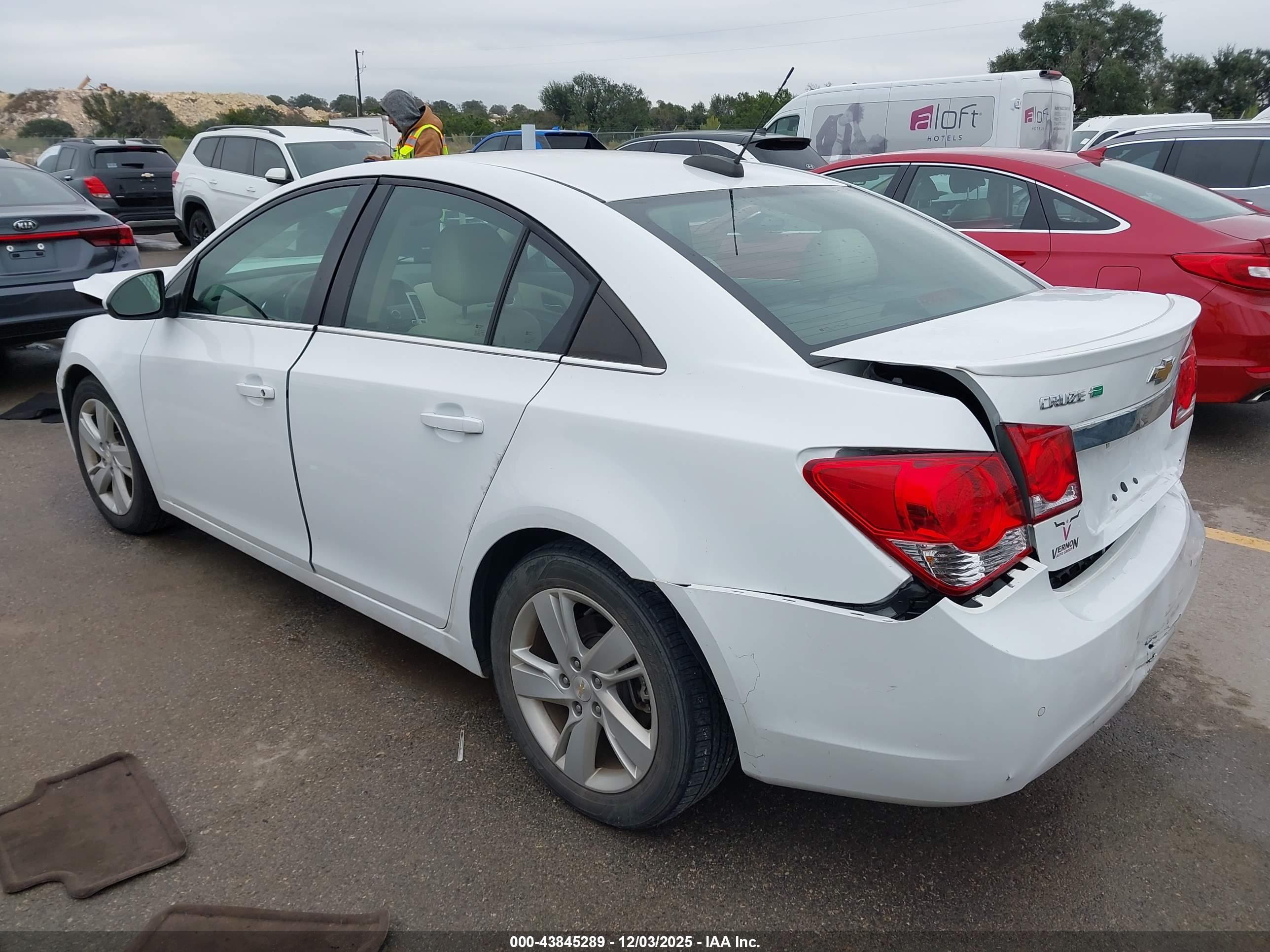 CHEVROLET CRUZE image 3