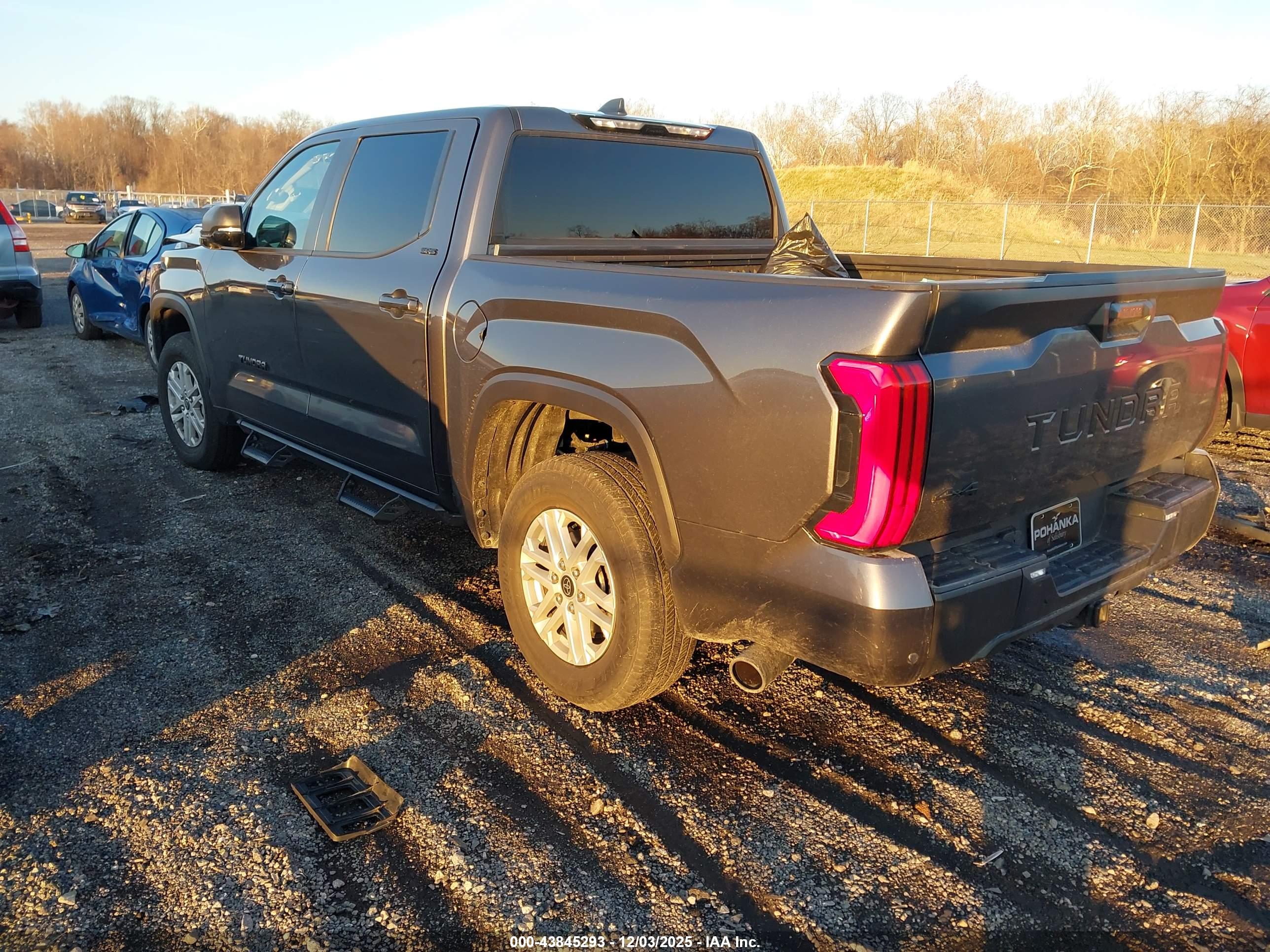 TOYOTA TUNDRA image 3