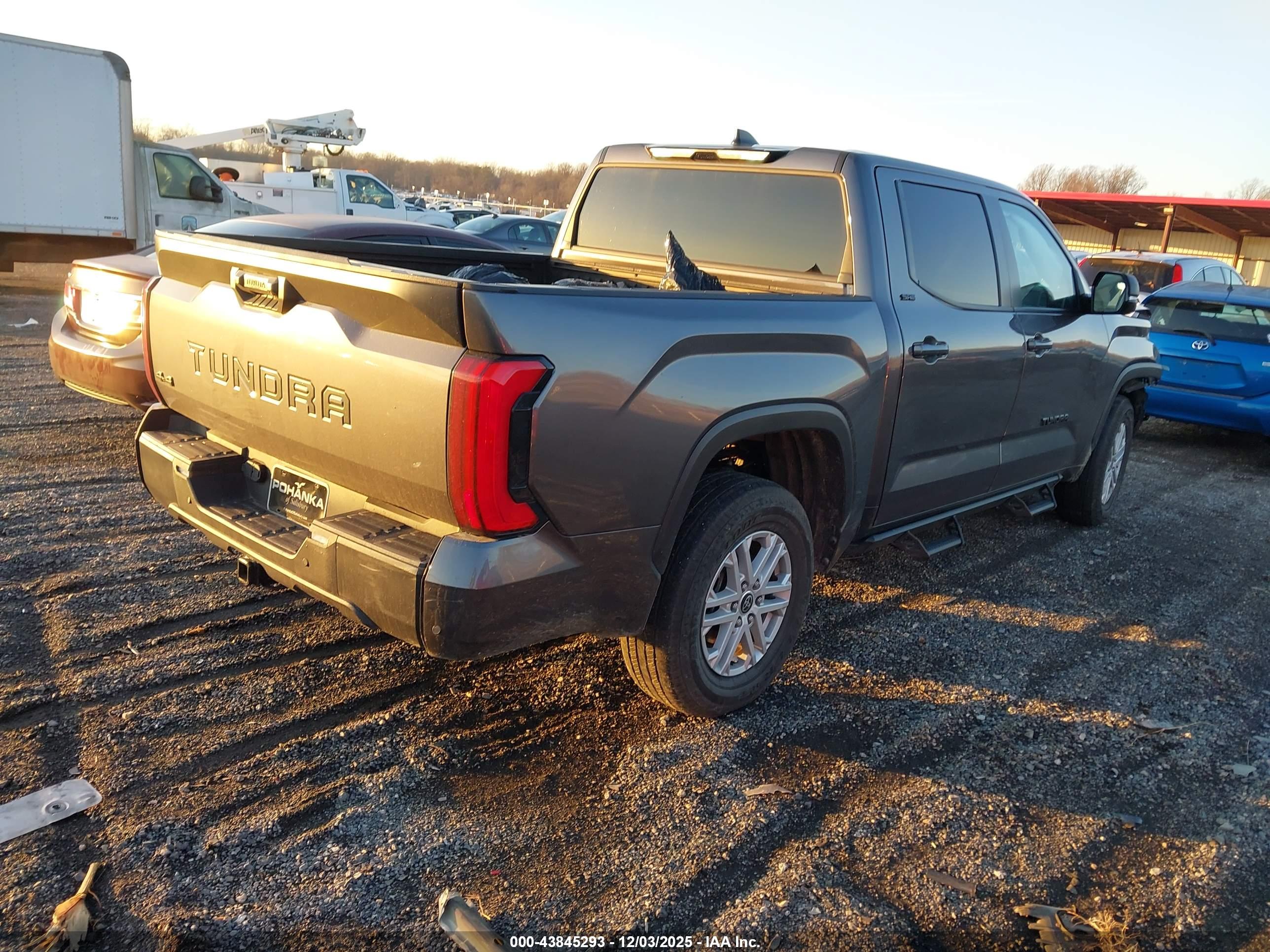 TOYOTA TUNDRA image 4