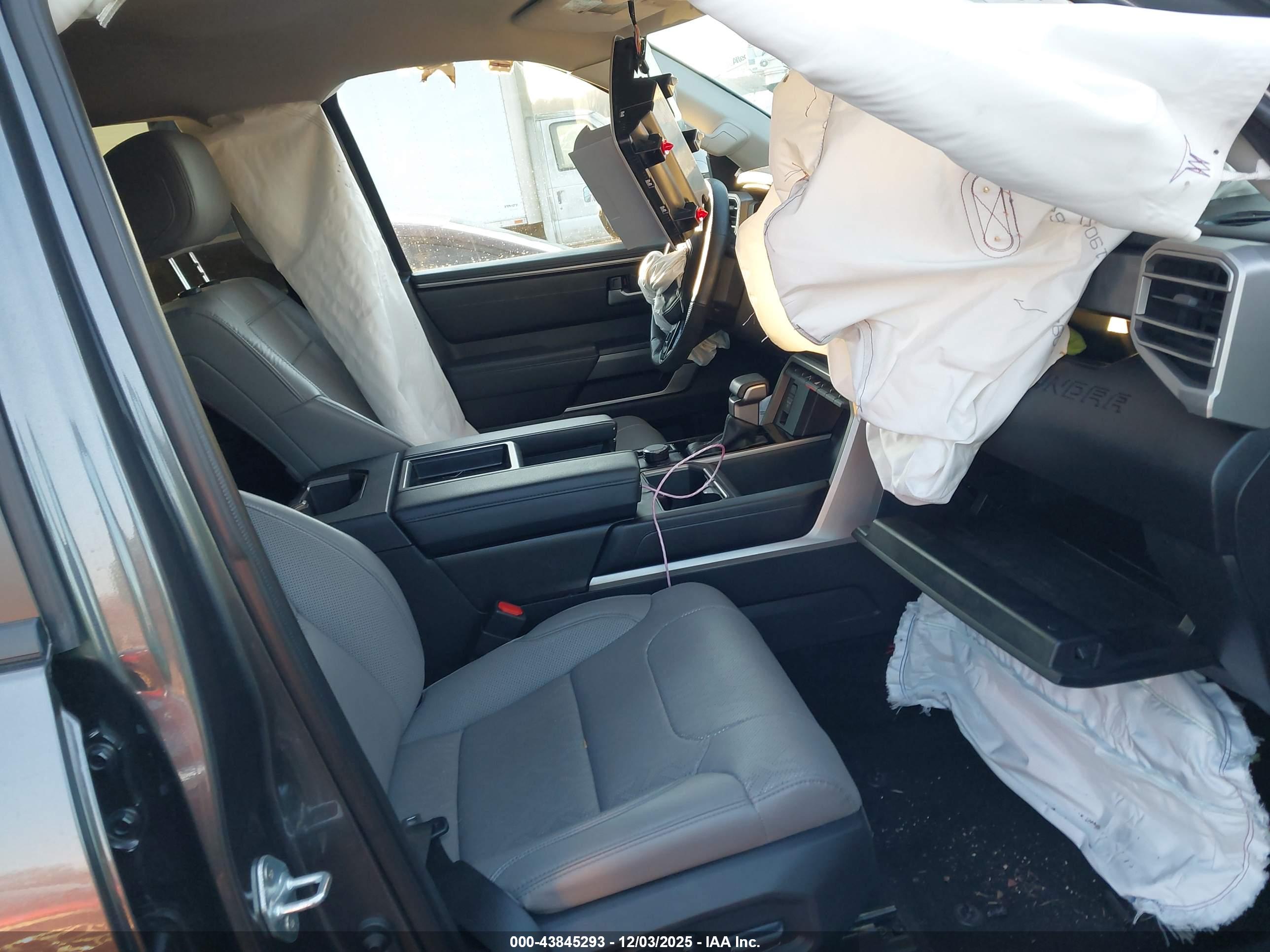 TOYOTA TUNDRA image 5