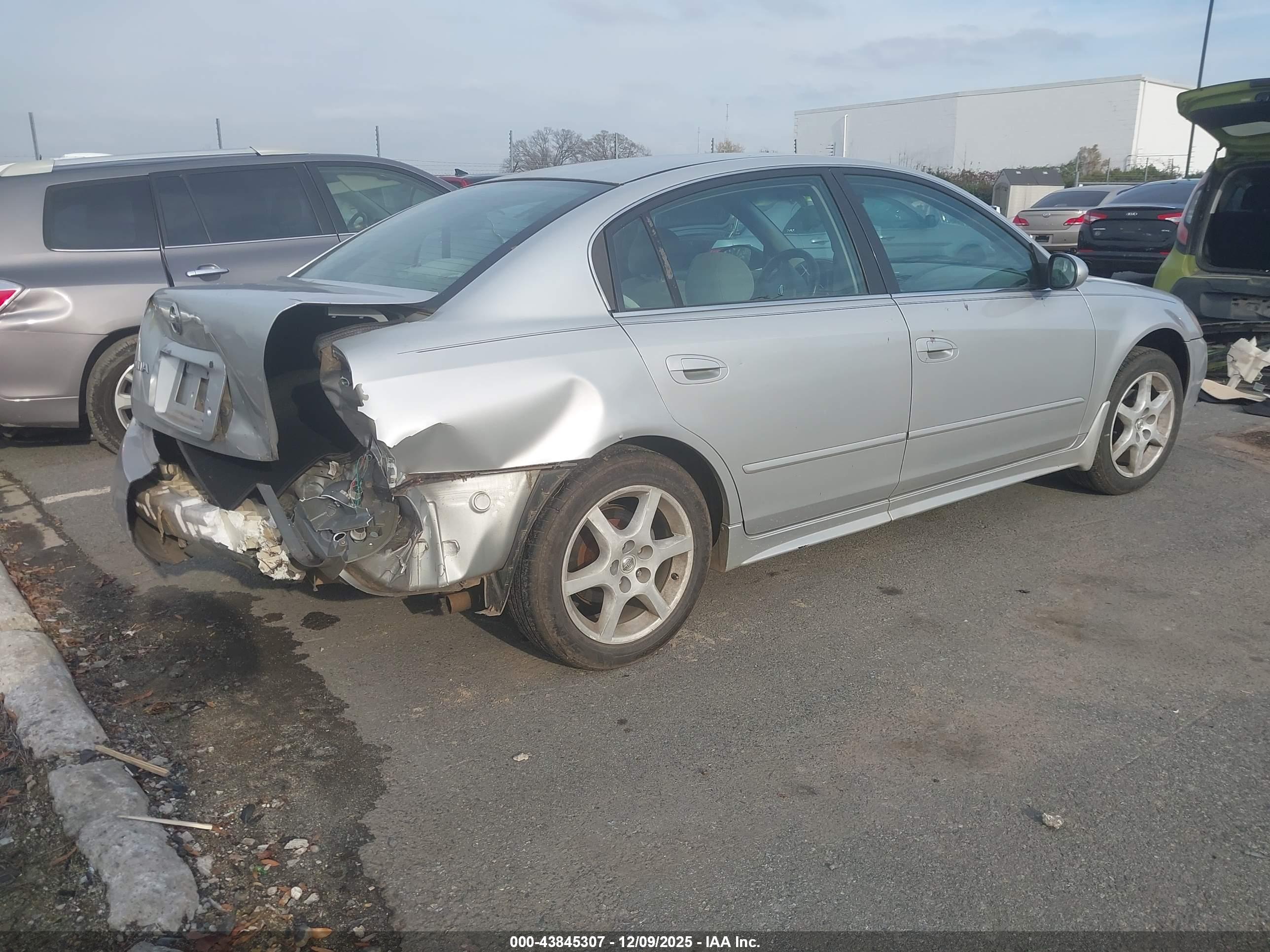 NISSAN ALTIMA image 4