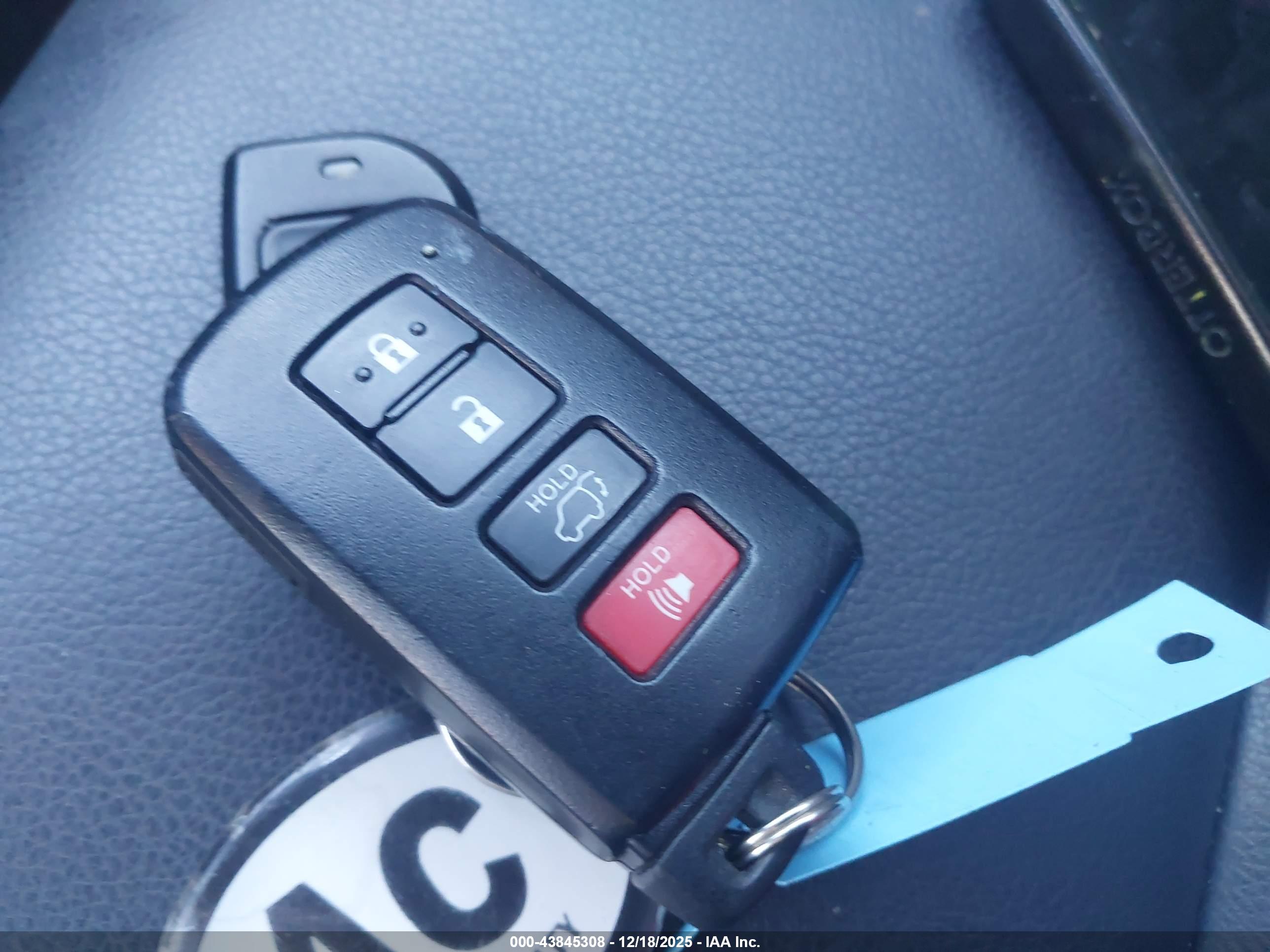 TOYOTA RAV4 image 11