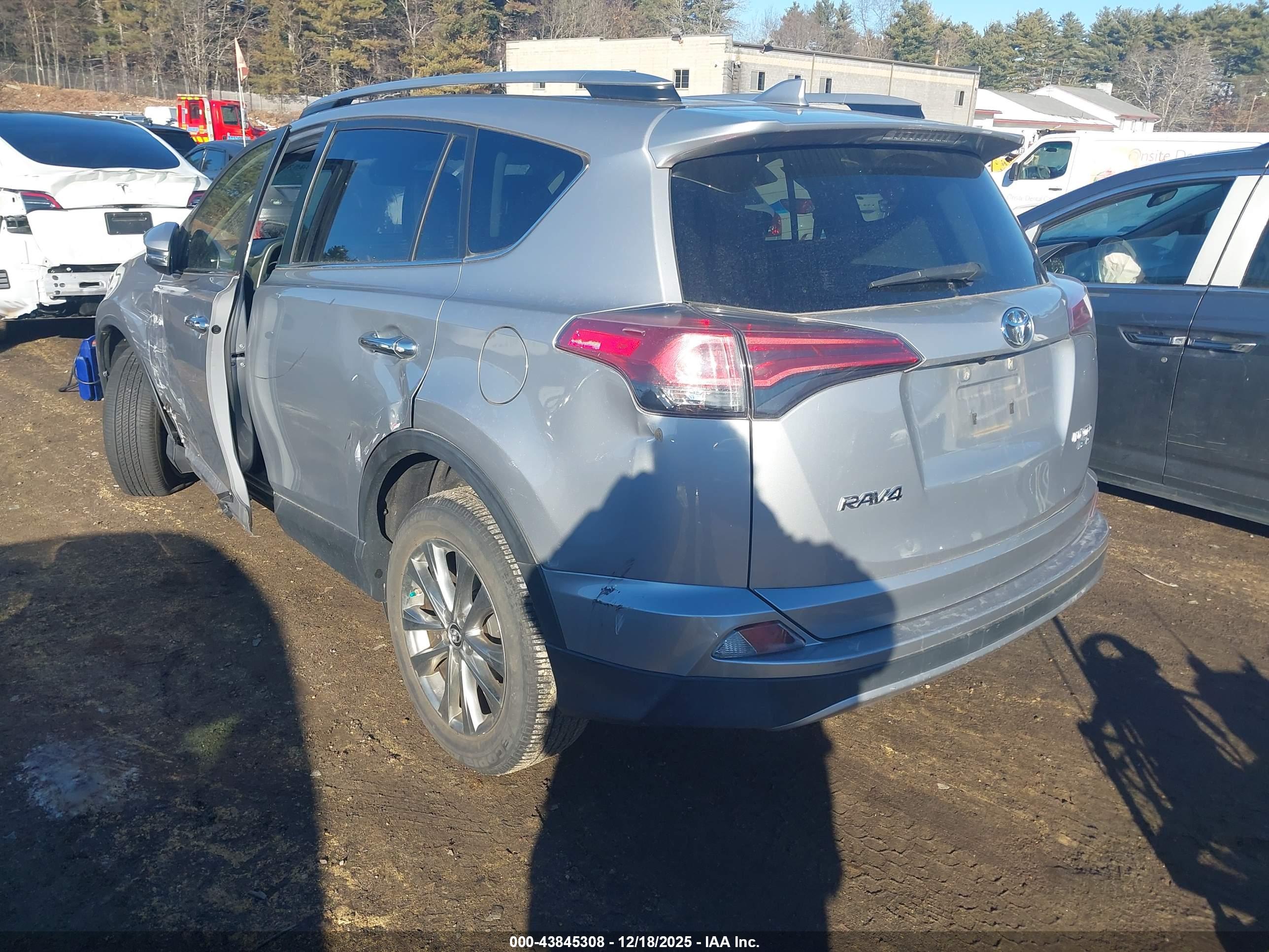 TOYOTA RAV4 image 3