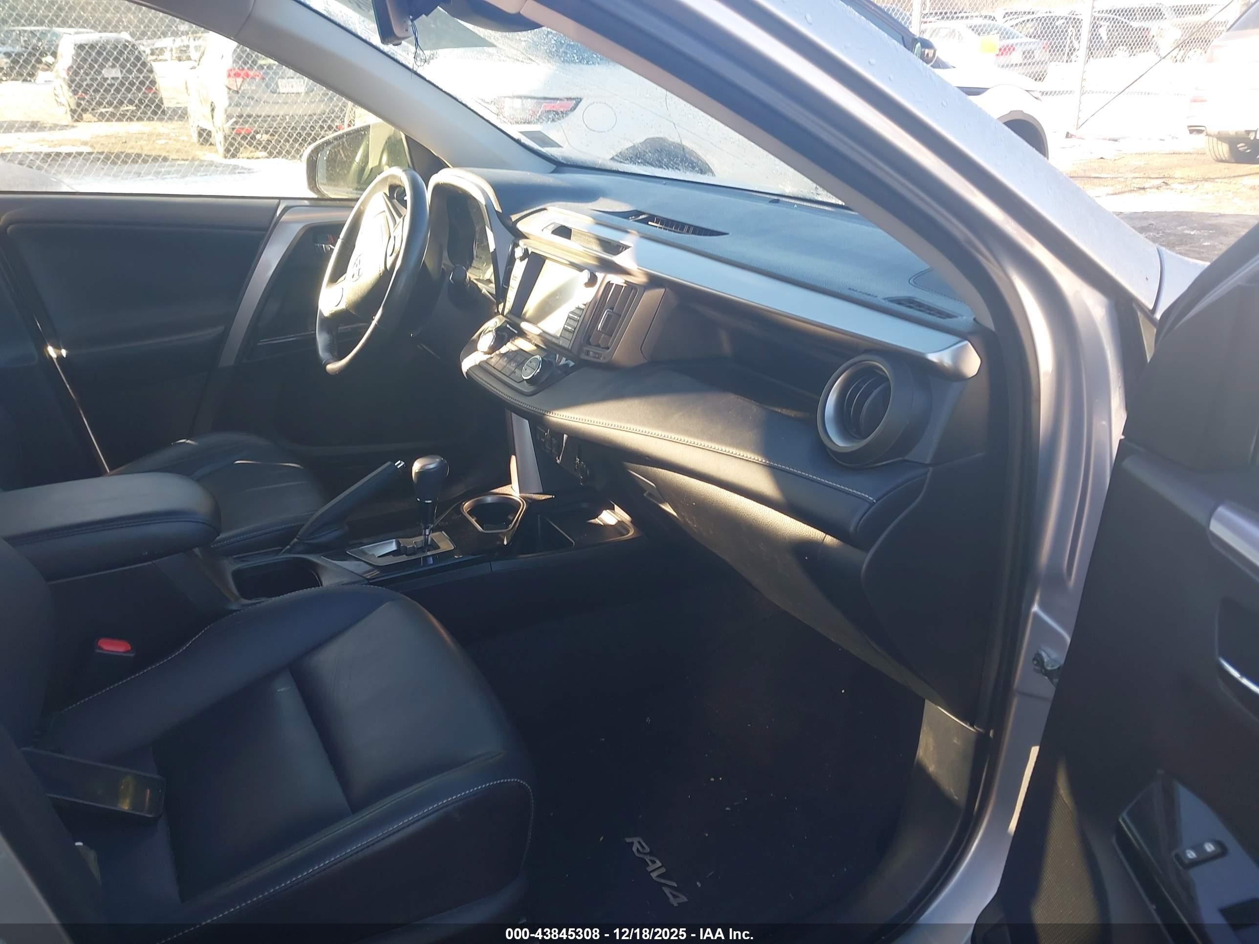 TOYOTA RAV4 image 5