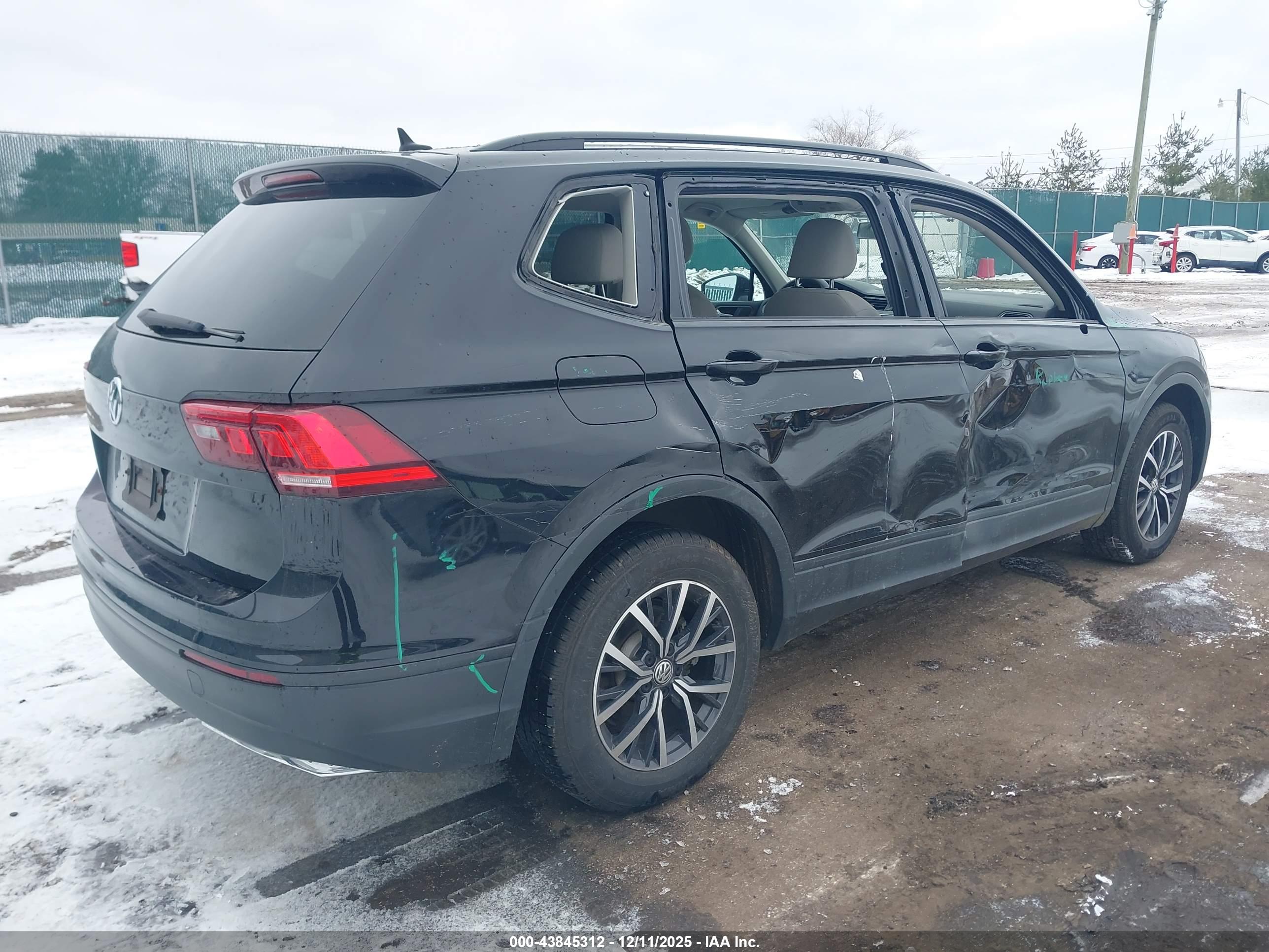 VOLKSWAGEN TIGUAN image 4