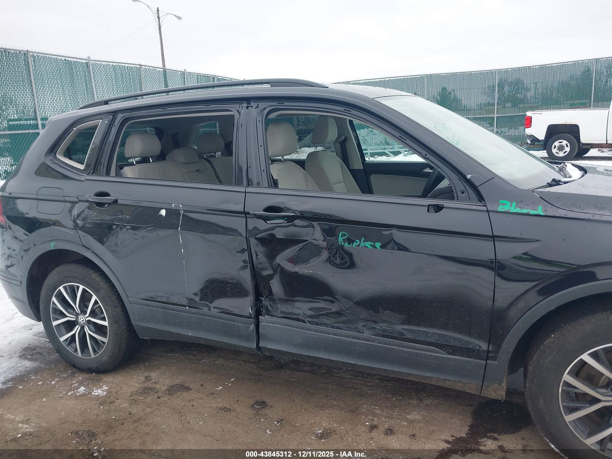 VOLKSWAGEN TIGUAN image 6