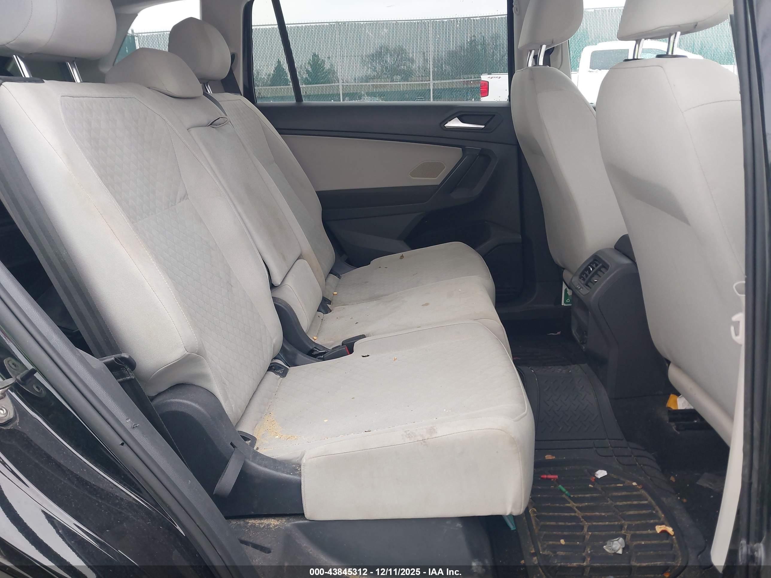VOLKSWAGEN TIGUAN image 8