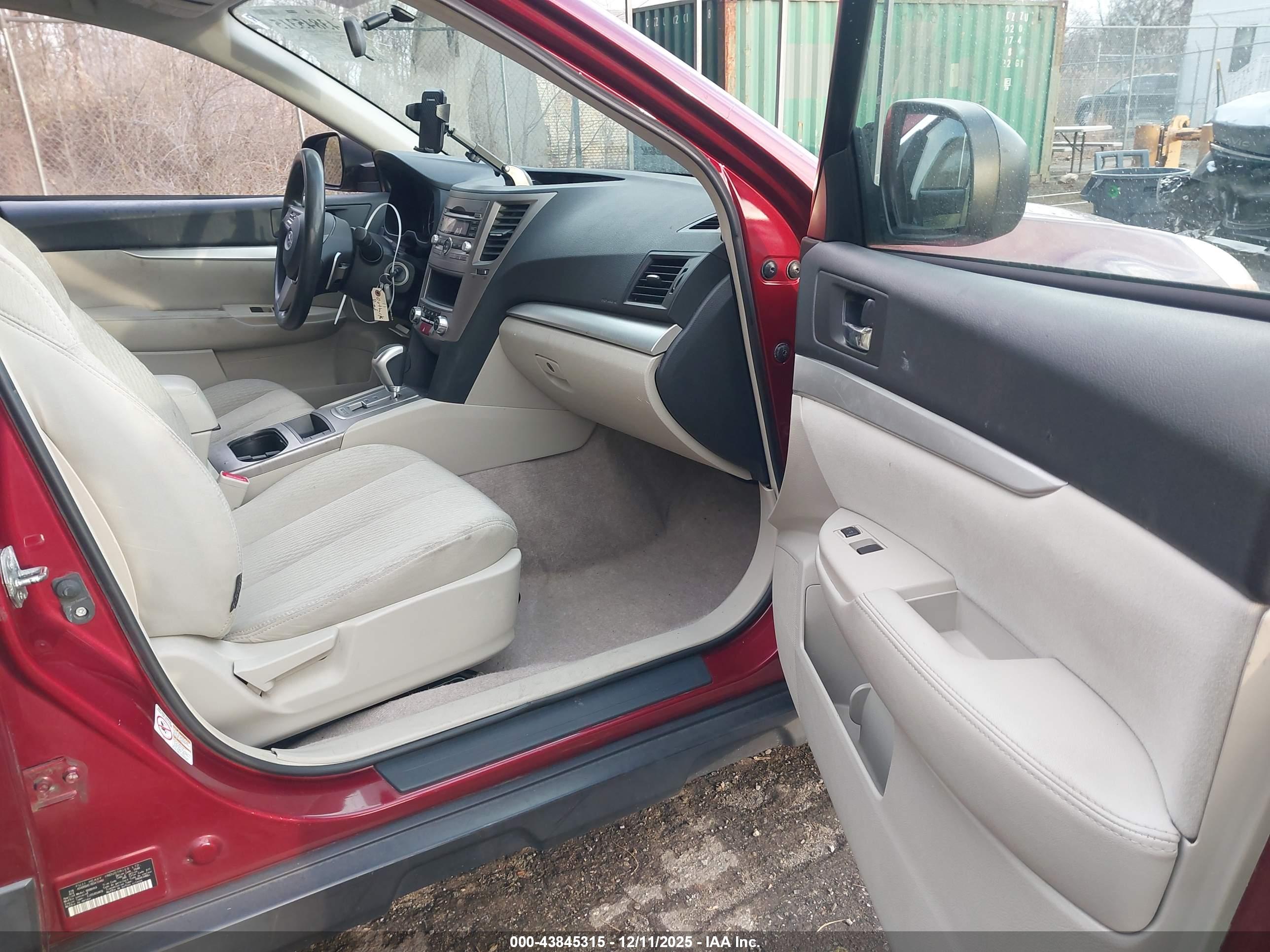 SUBARU OUTBACK image 5