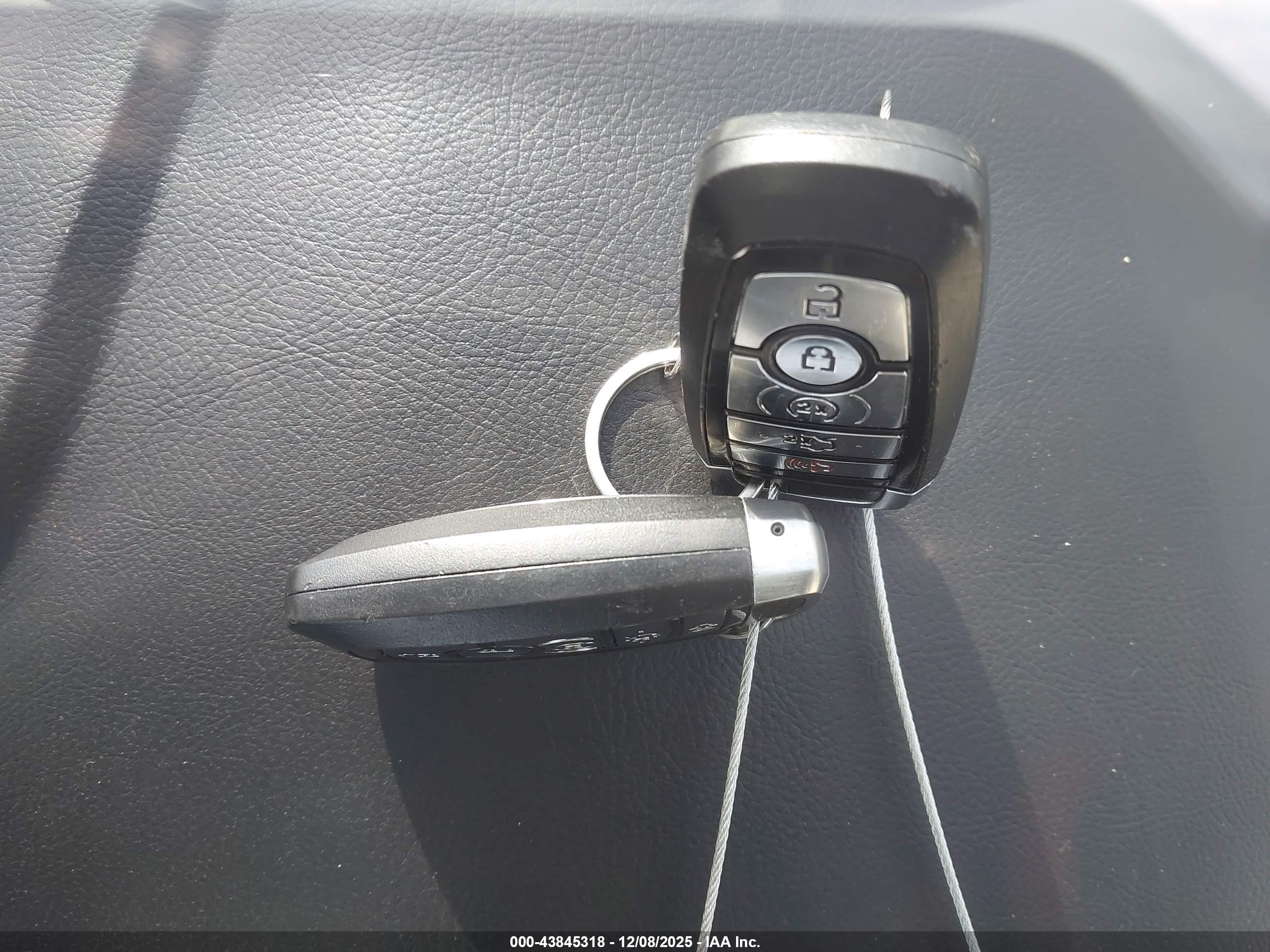 FORD FUSION image 11