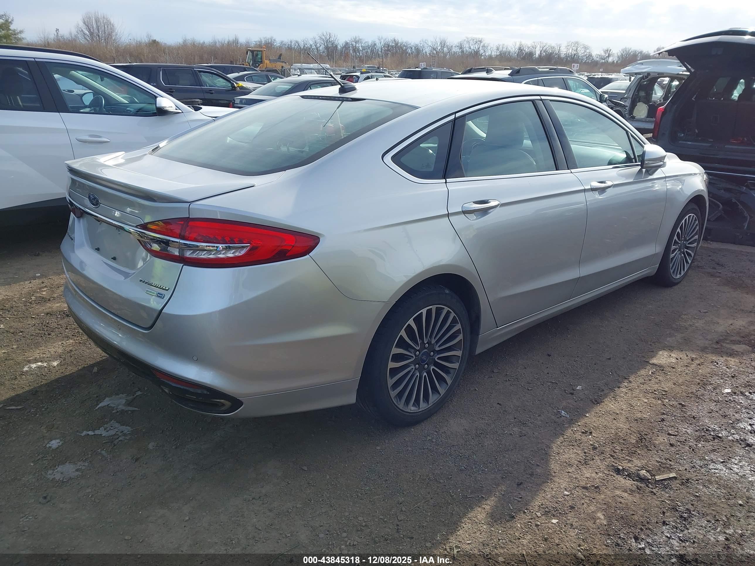 FORD FUSION image 4