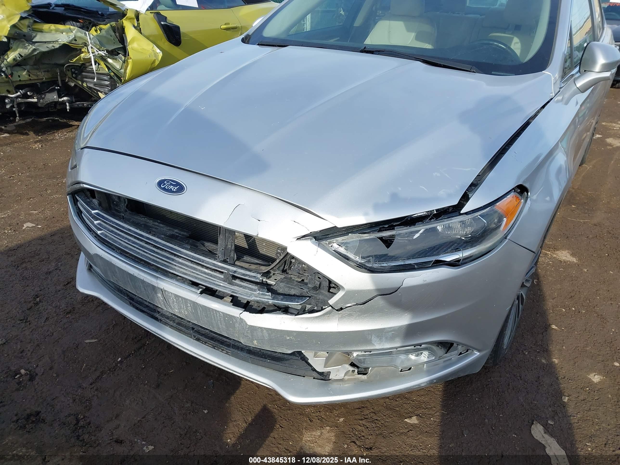FORD FUSION image 6