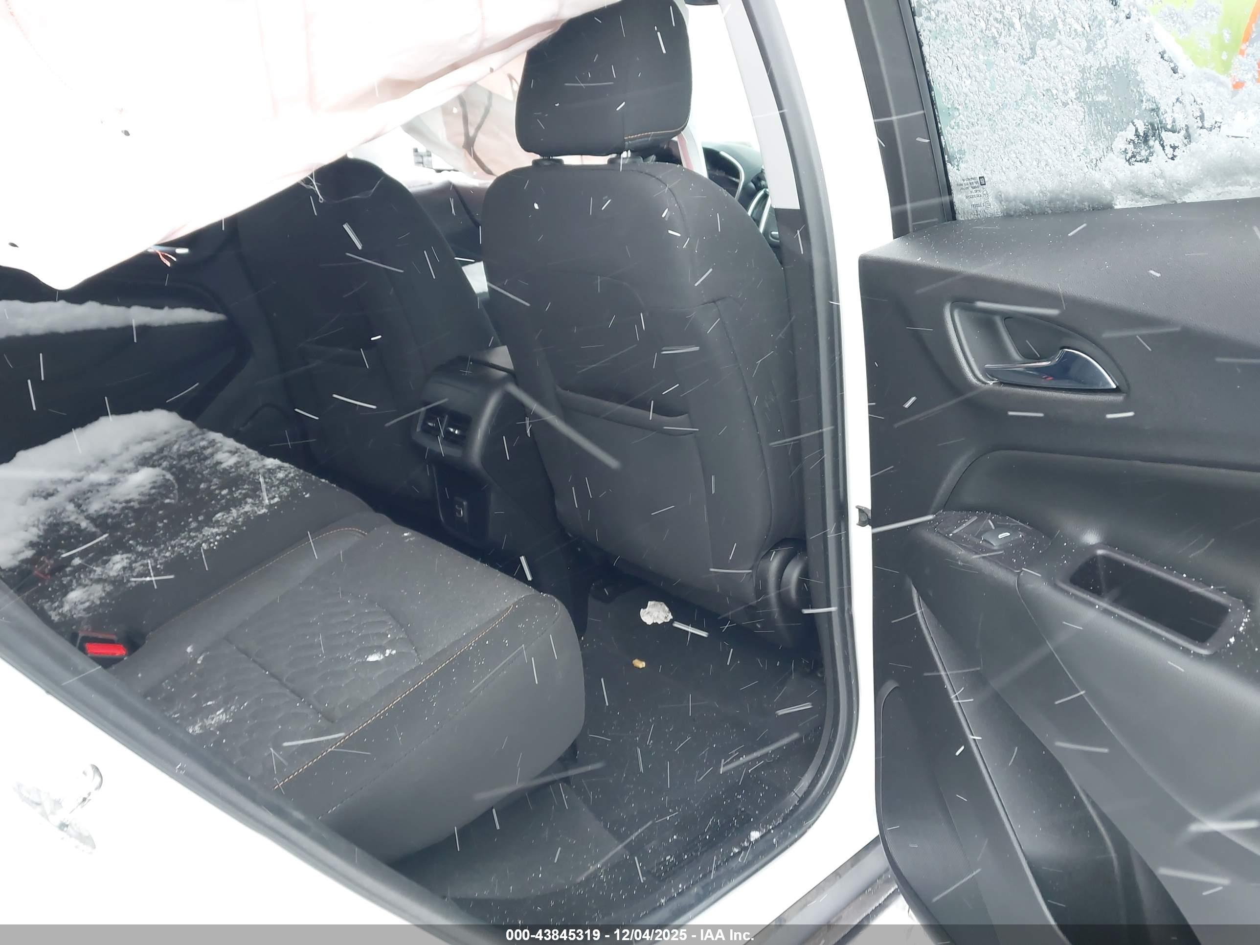 CHEVROLET EQUINOX image 8