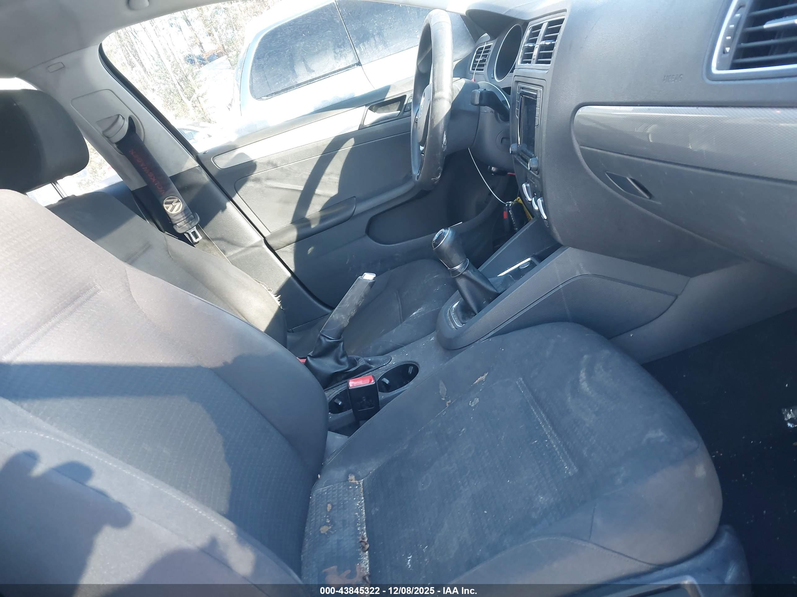 VOLKSWAGEN JETTA image 5