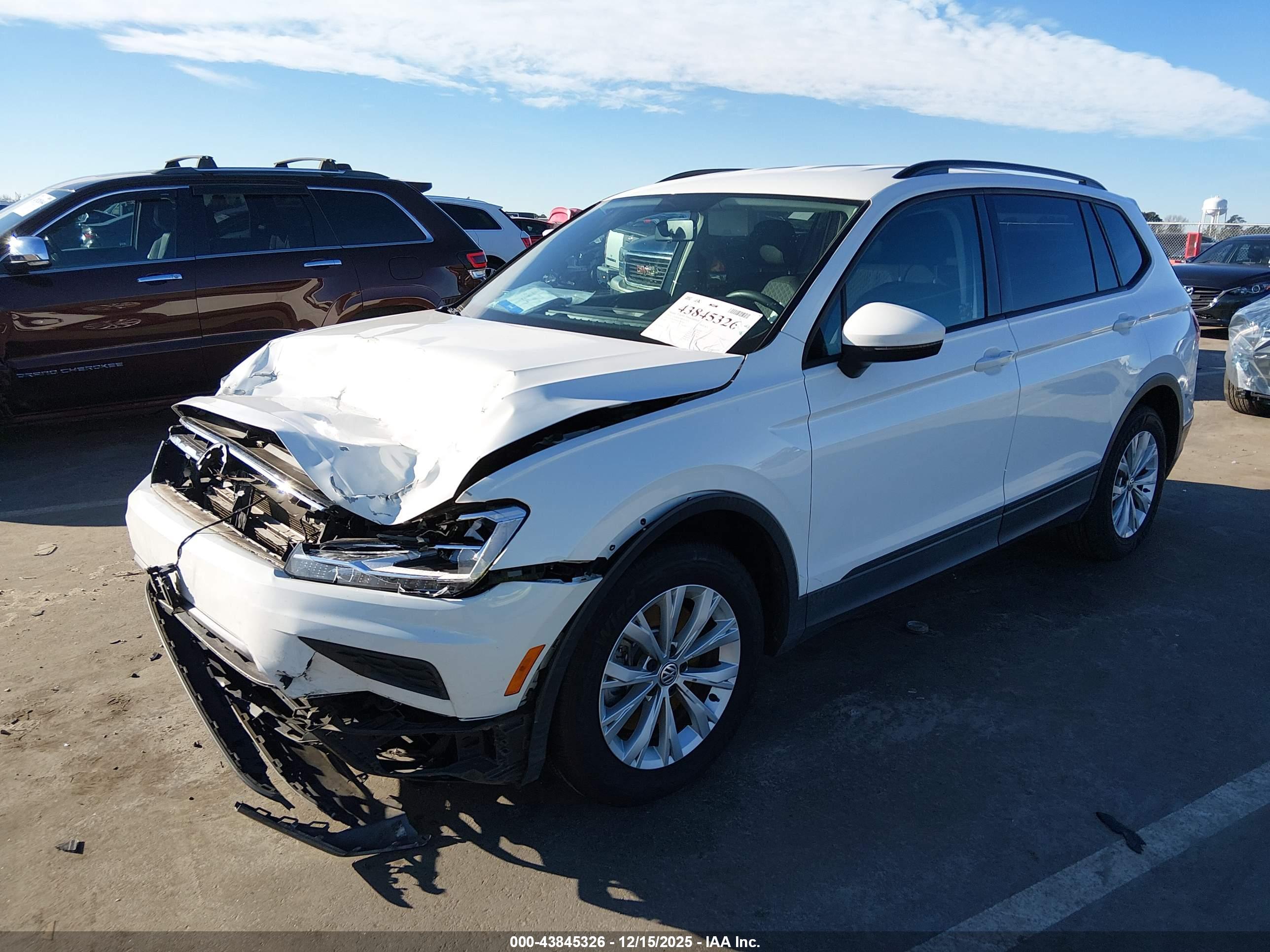 VOLKSWAGEN TIGUAN image 2