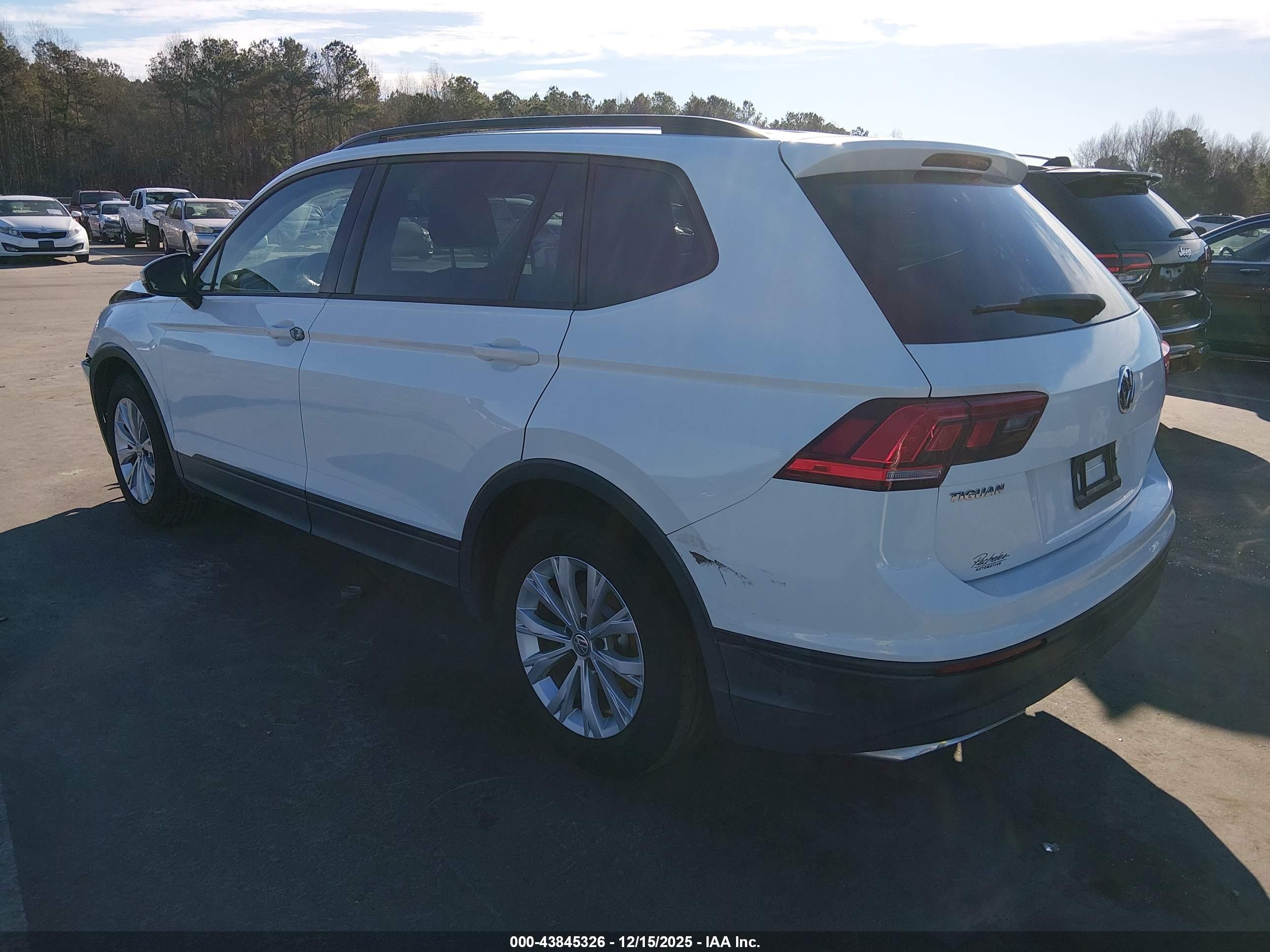 VOLKSWAGEN TIGUAN image 3