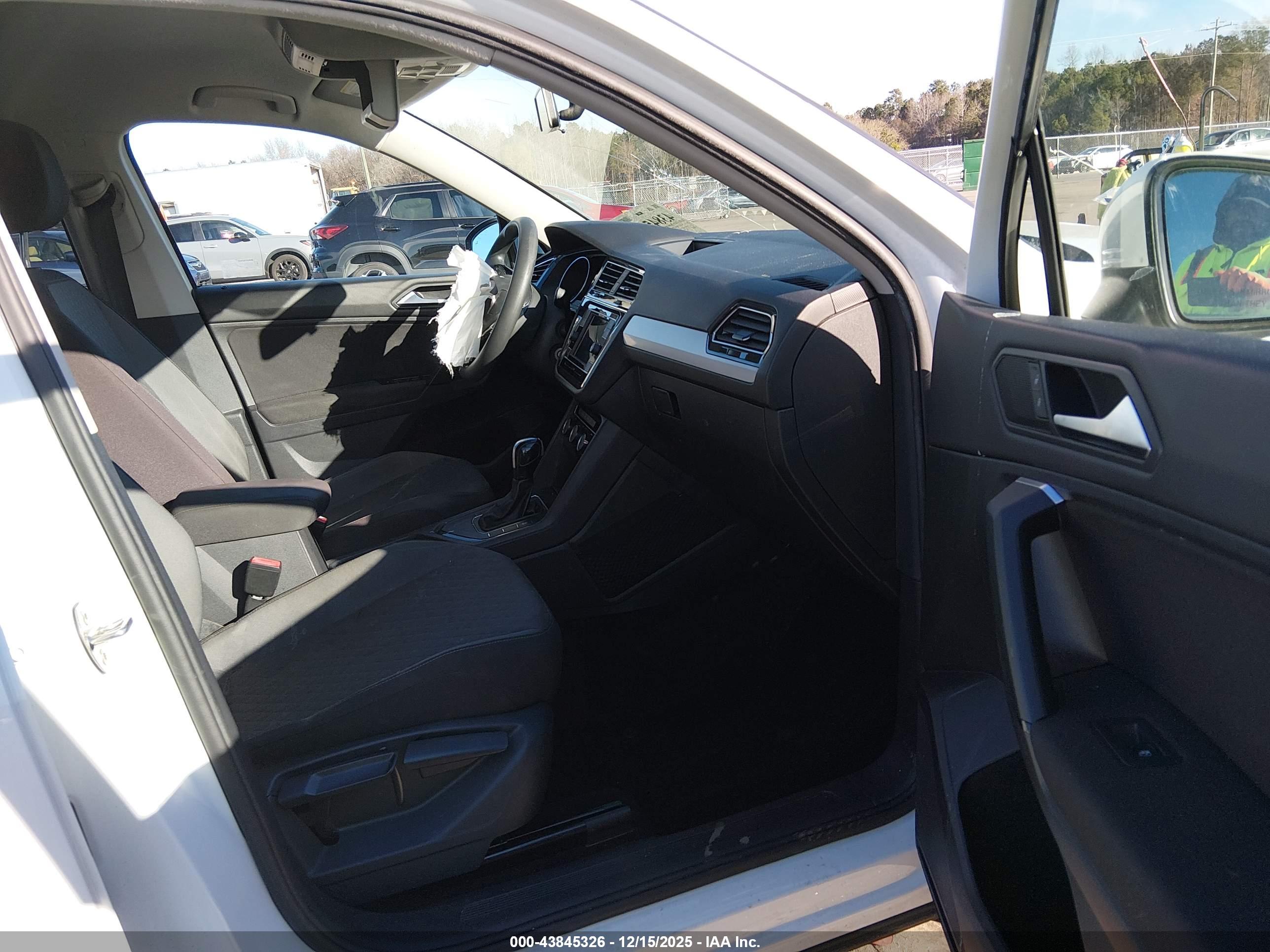 VOLKSWAGEN TIGUAN image 5
