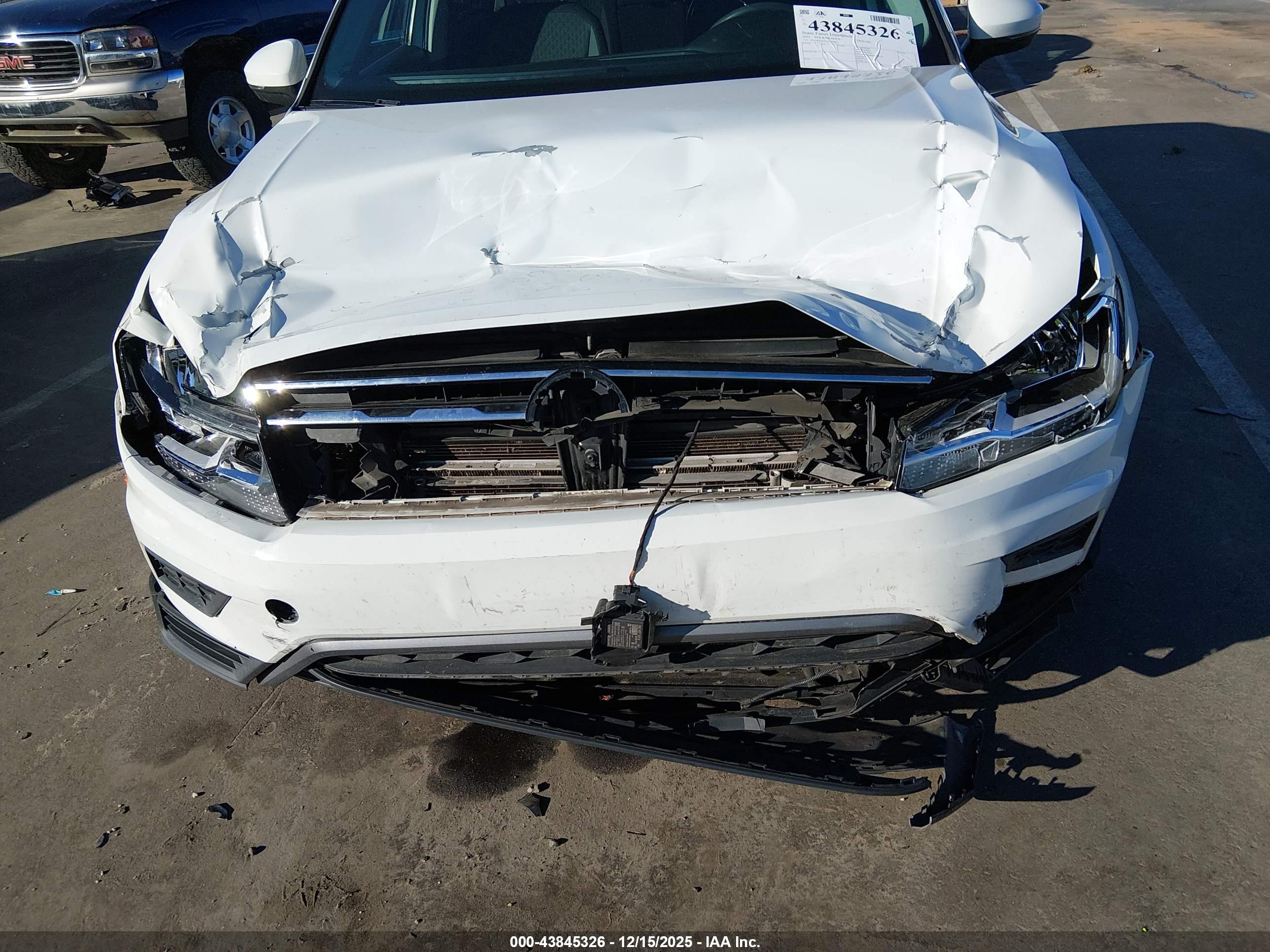 VOLKSWAGEN TIGUAN image 6
