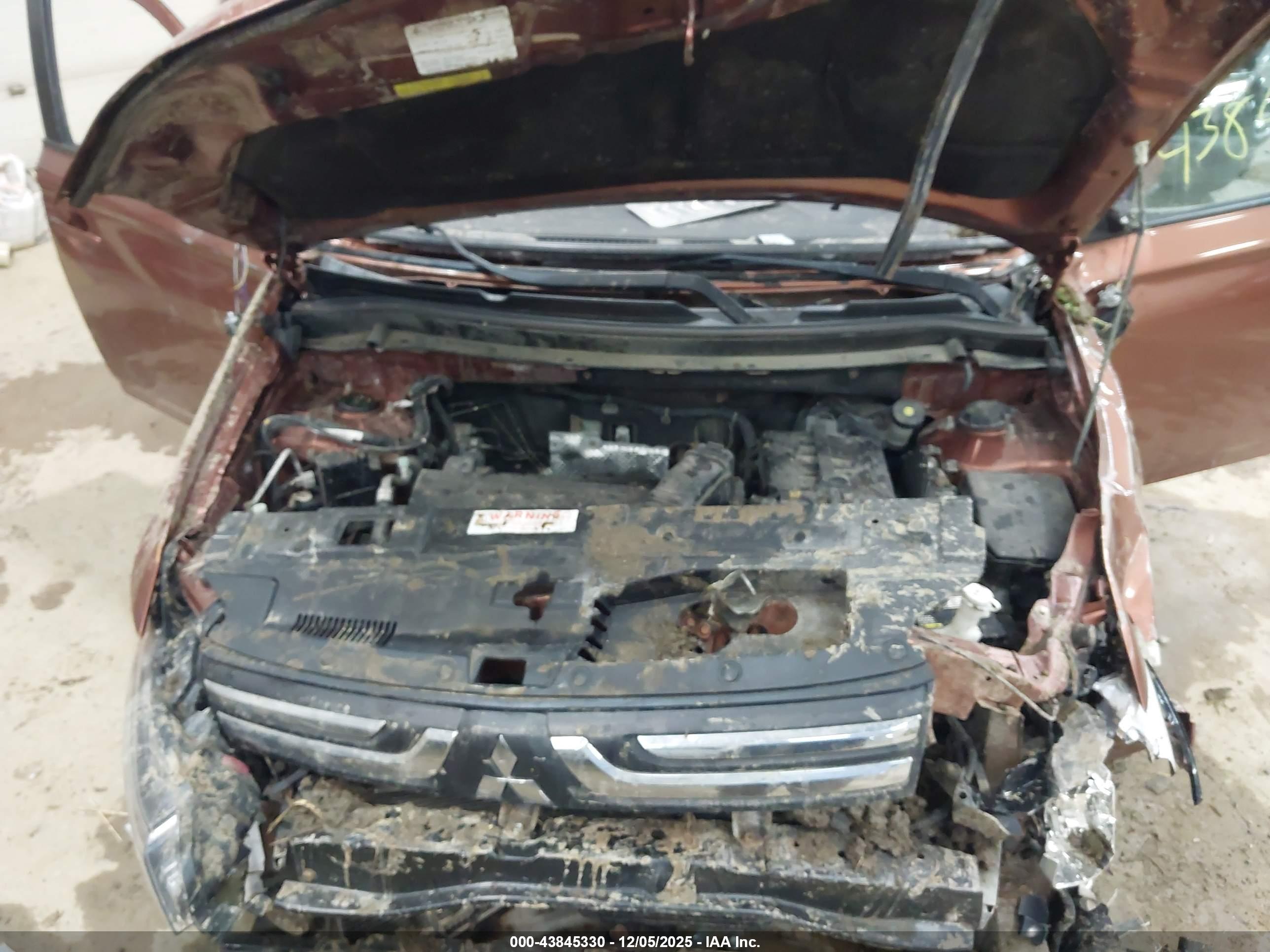 MITSUBISHI OUTLANDER image 10