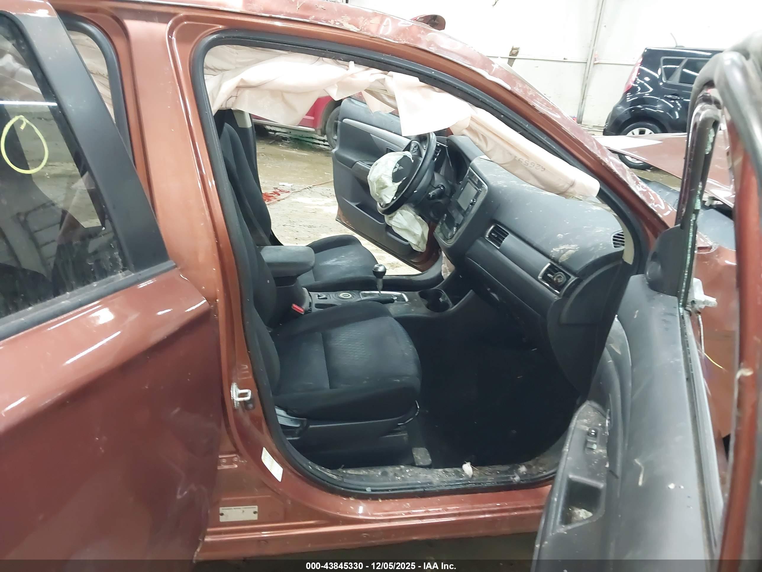 MITSUBISHI OUTLANDER image 5