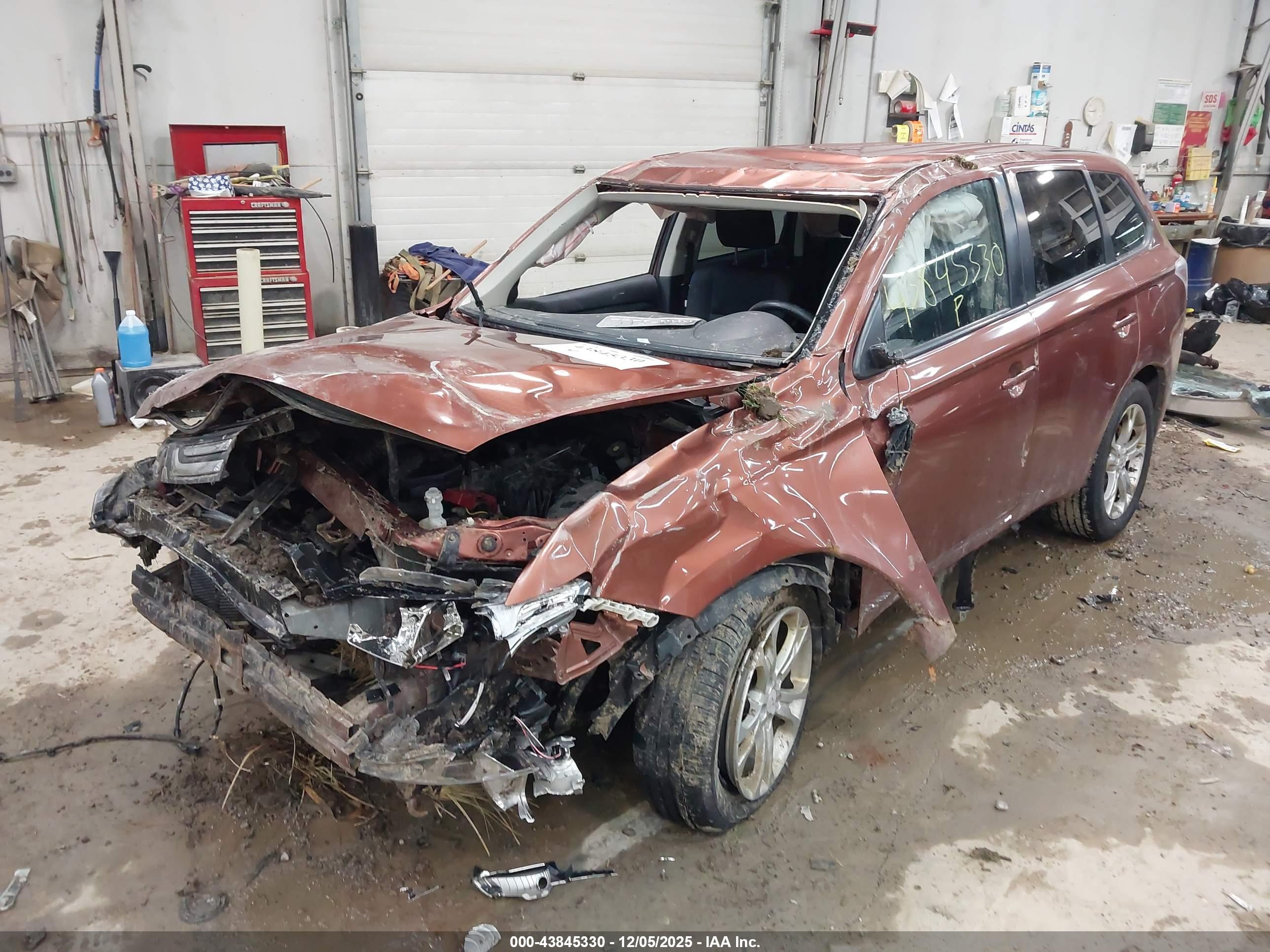 MITSUBISHI OUTLANDER image 6