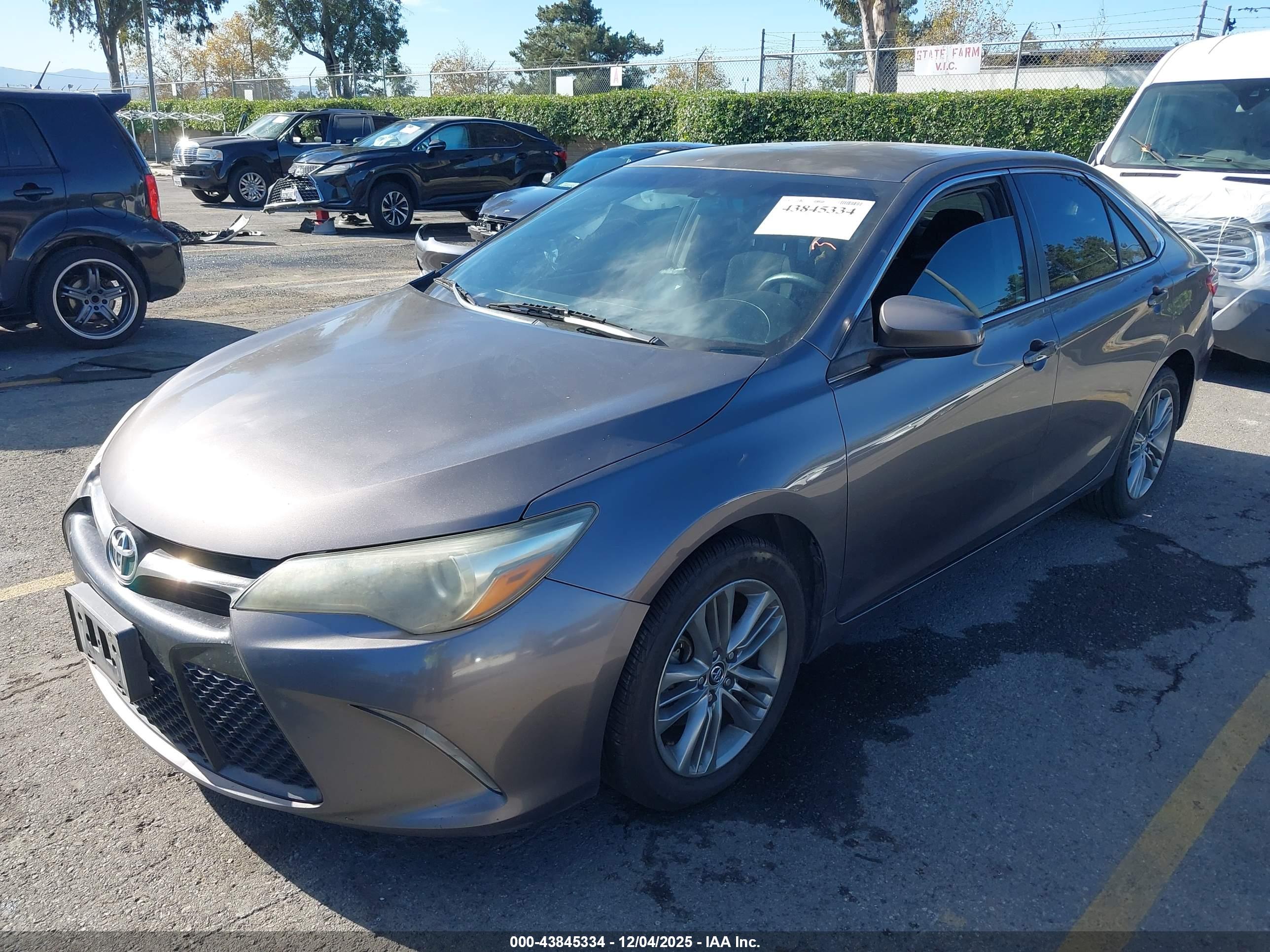 TOYOTA CAMRY image 2