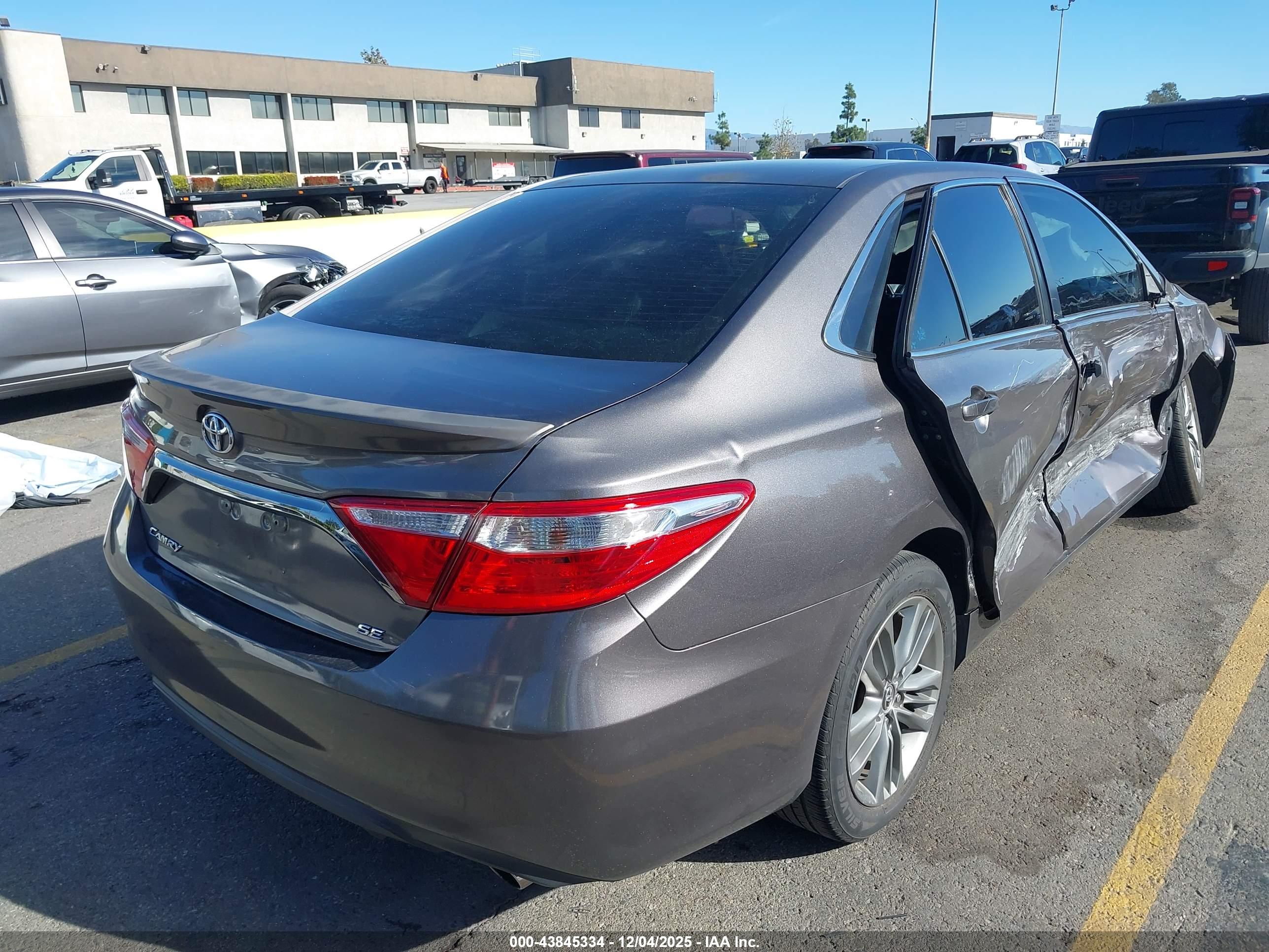 TOYOTA CAMRY image 4
