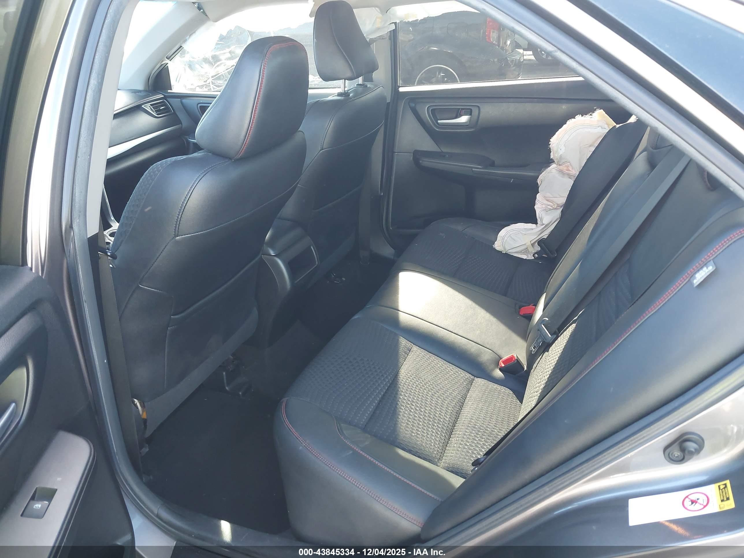 TOYOTA CAMRY image 8