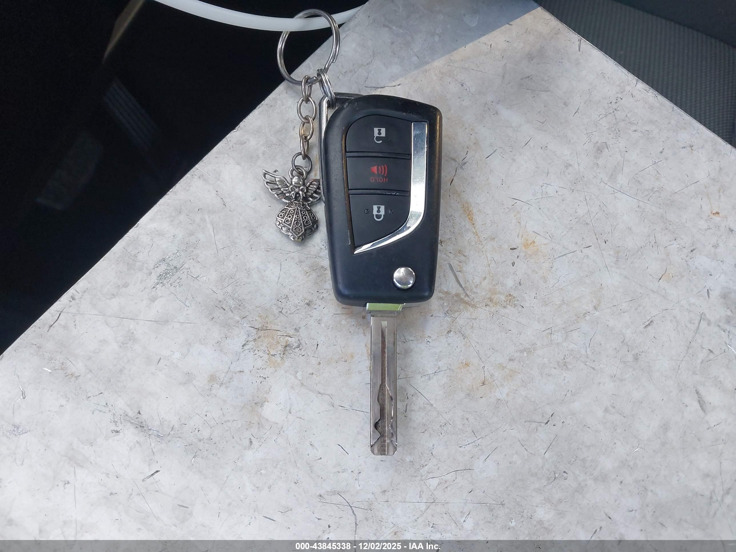 TOYOTA RAV4 image 11